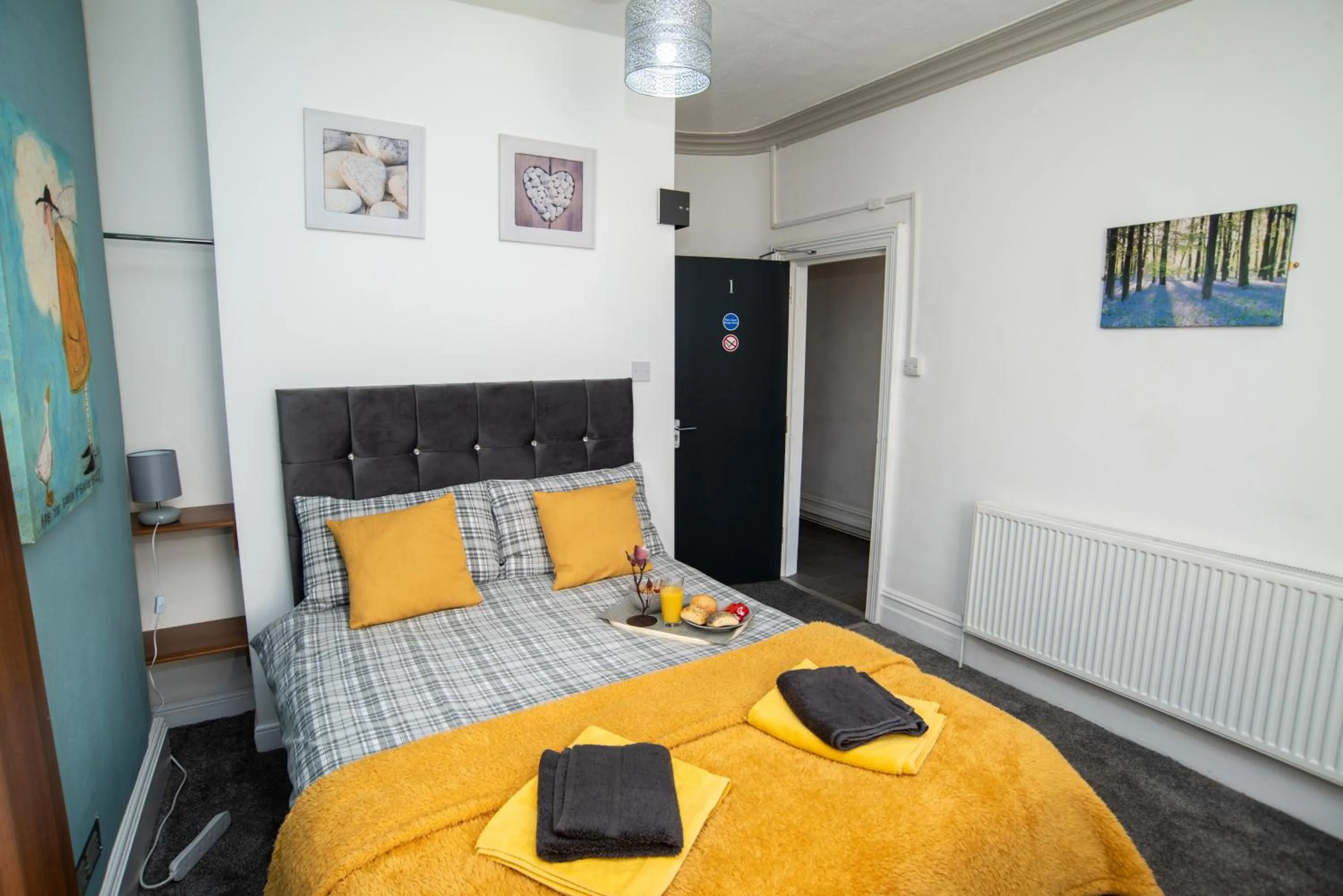 Bed in Bentley House with en-suites