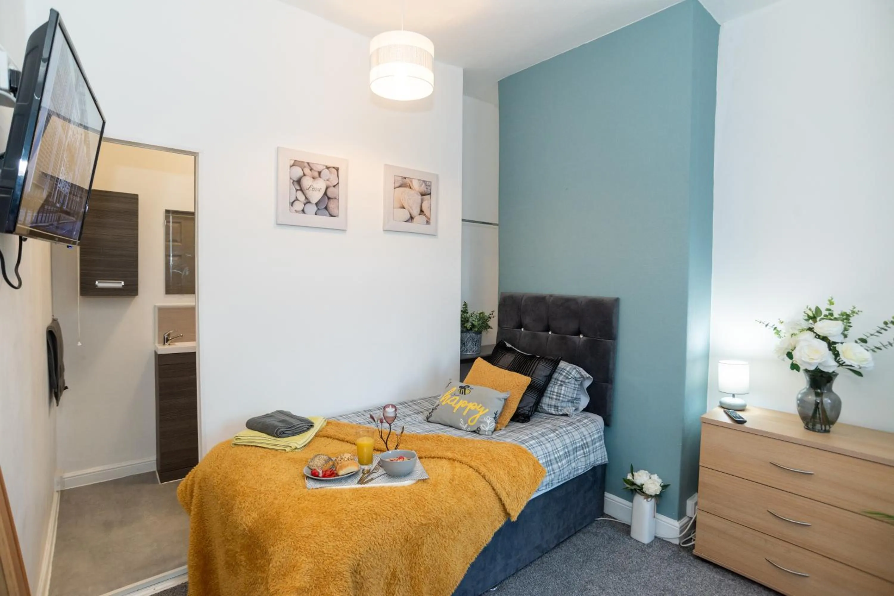 Bed in Bentley House with en-suites