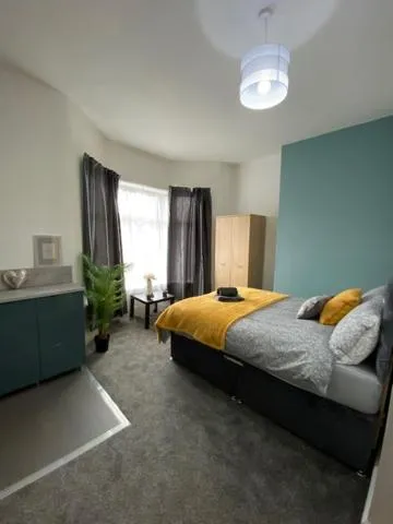 Bed in Bentley House with en-suites