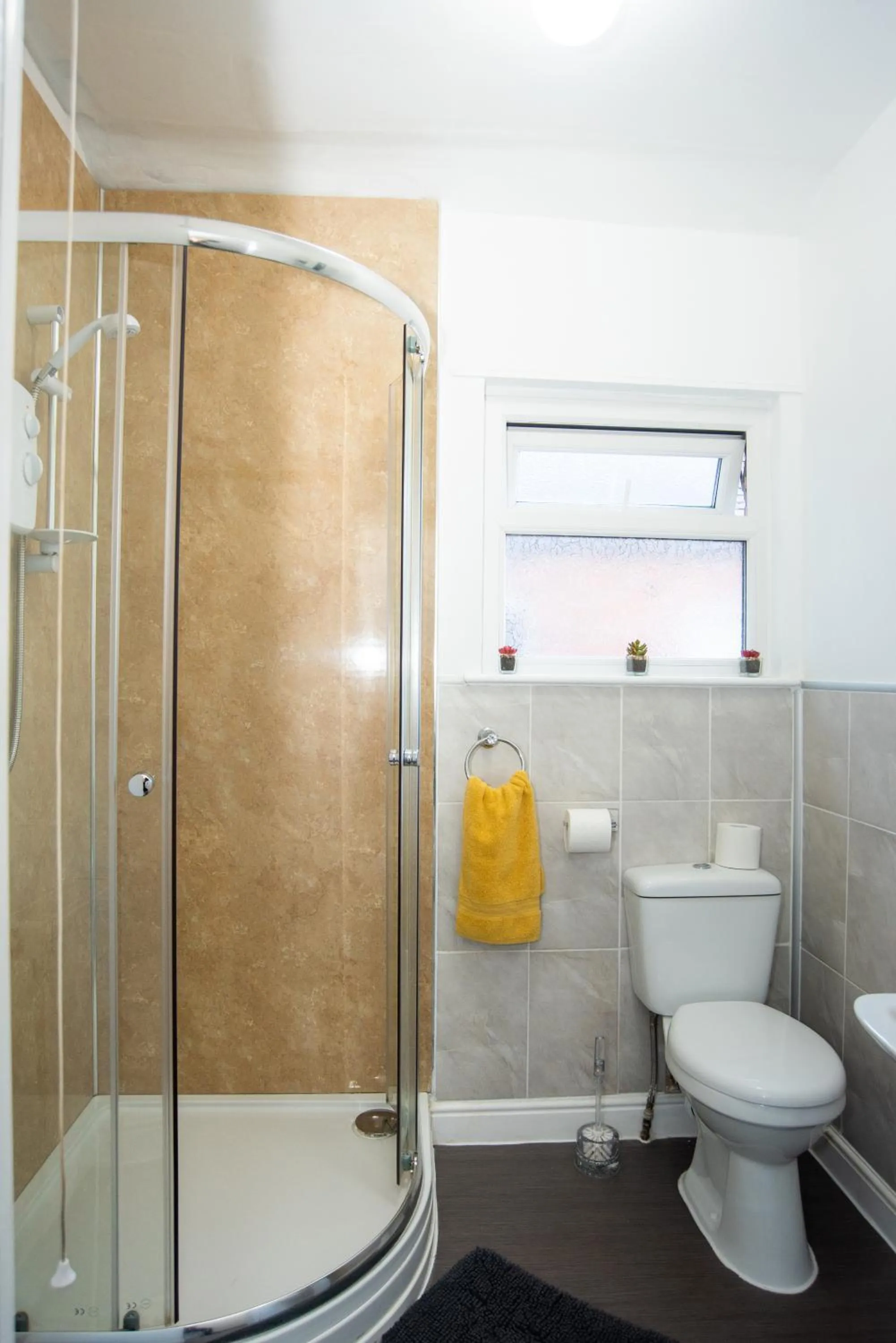 Bathroom in Bentley House with en-suites