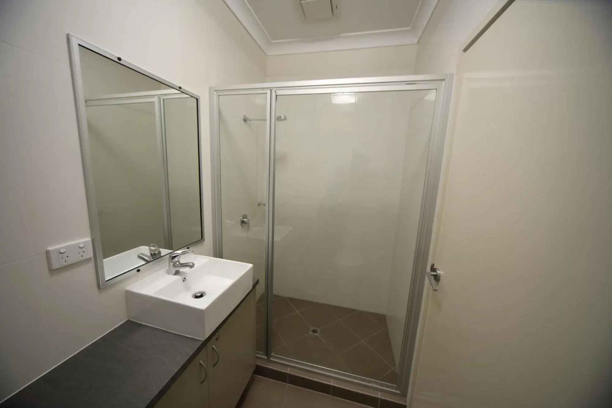 Standard Twin Room with Sofa in Black Rock Inn Standard Twin Room with Sofa in Black Rock Inn