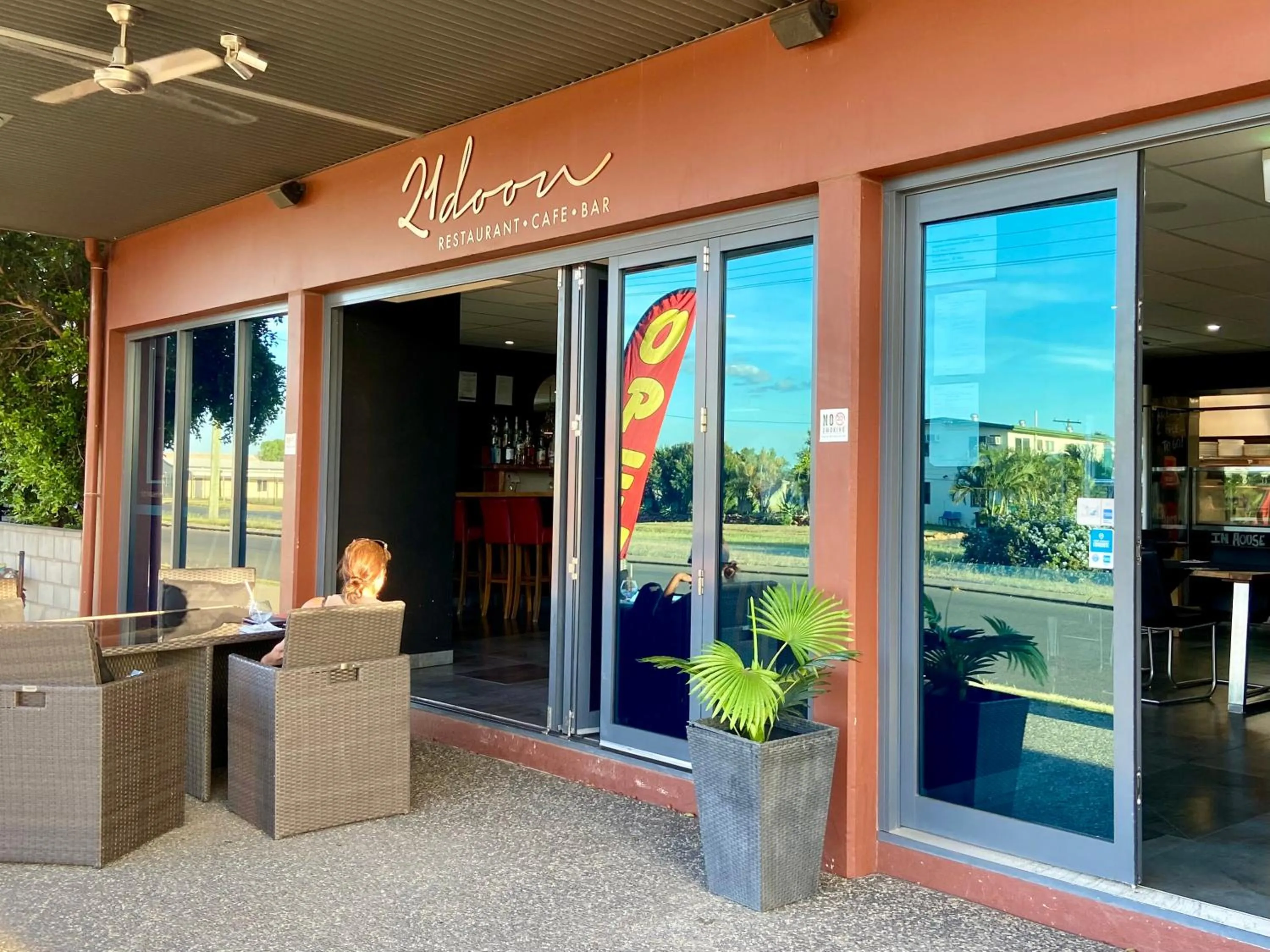 Restaurant/places to eat in Black Rock Inn