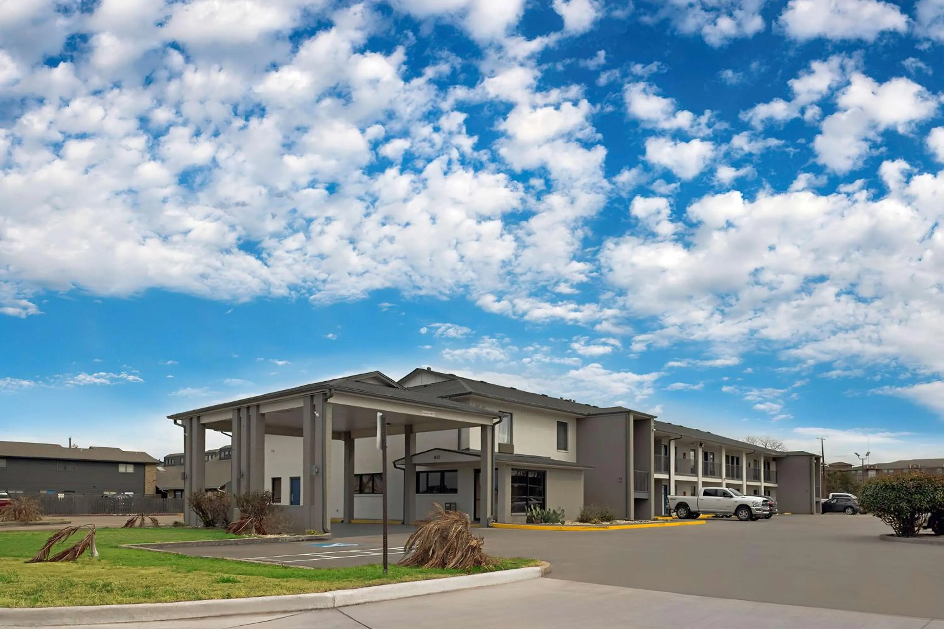 Property building in Studio 6 Waco TX - Downtown - Baylor