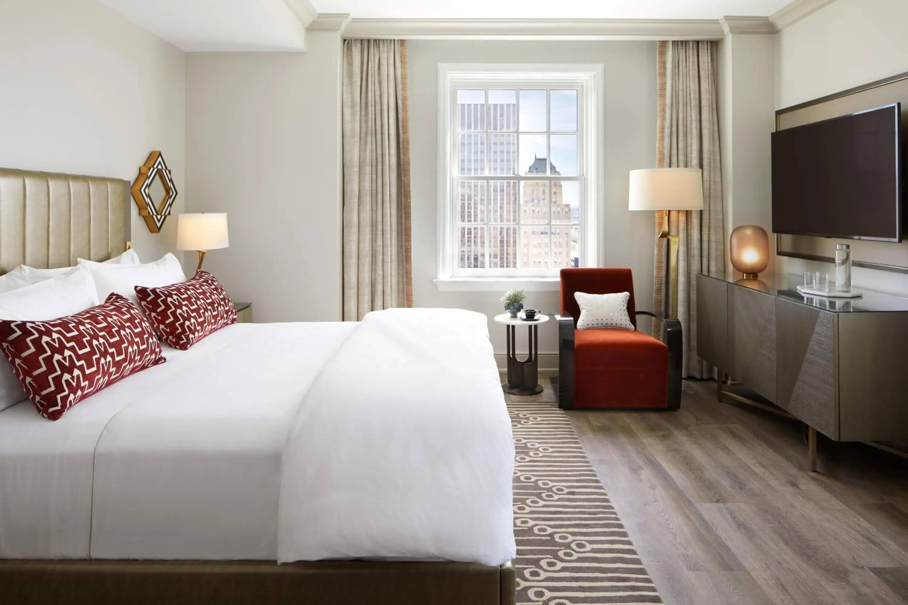 Deluxe King Room in The Plaza Hotel Pioneer Park Deluxe King Room in The Plaza Hotel Pioneer Park