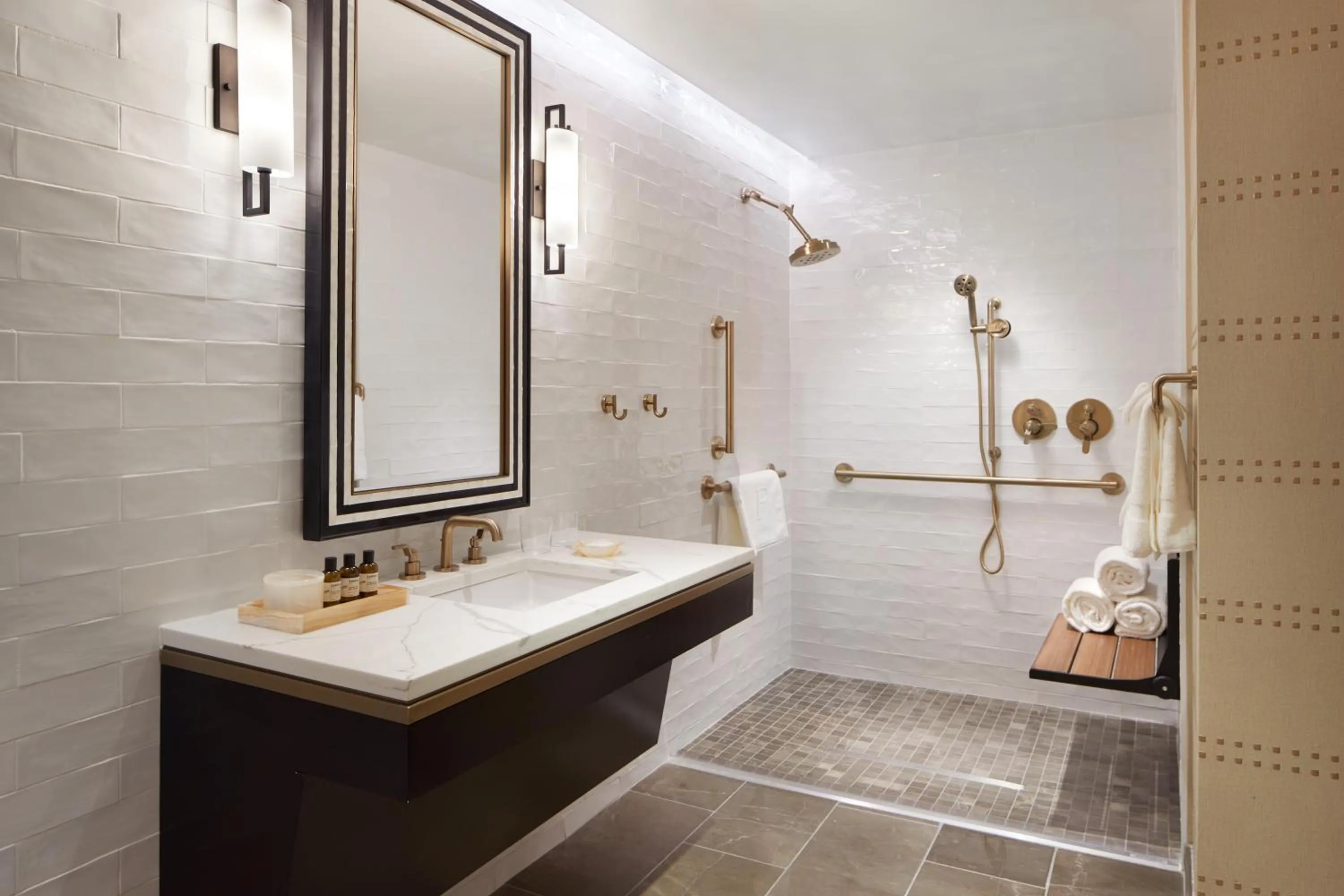 Bathroom in The Plaza Hotel Pioneer Park