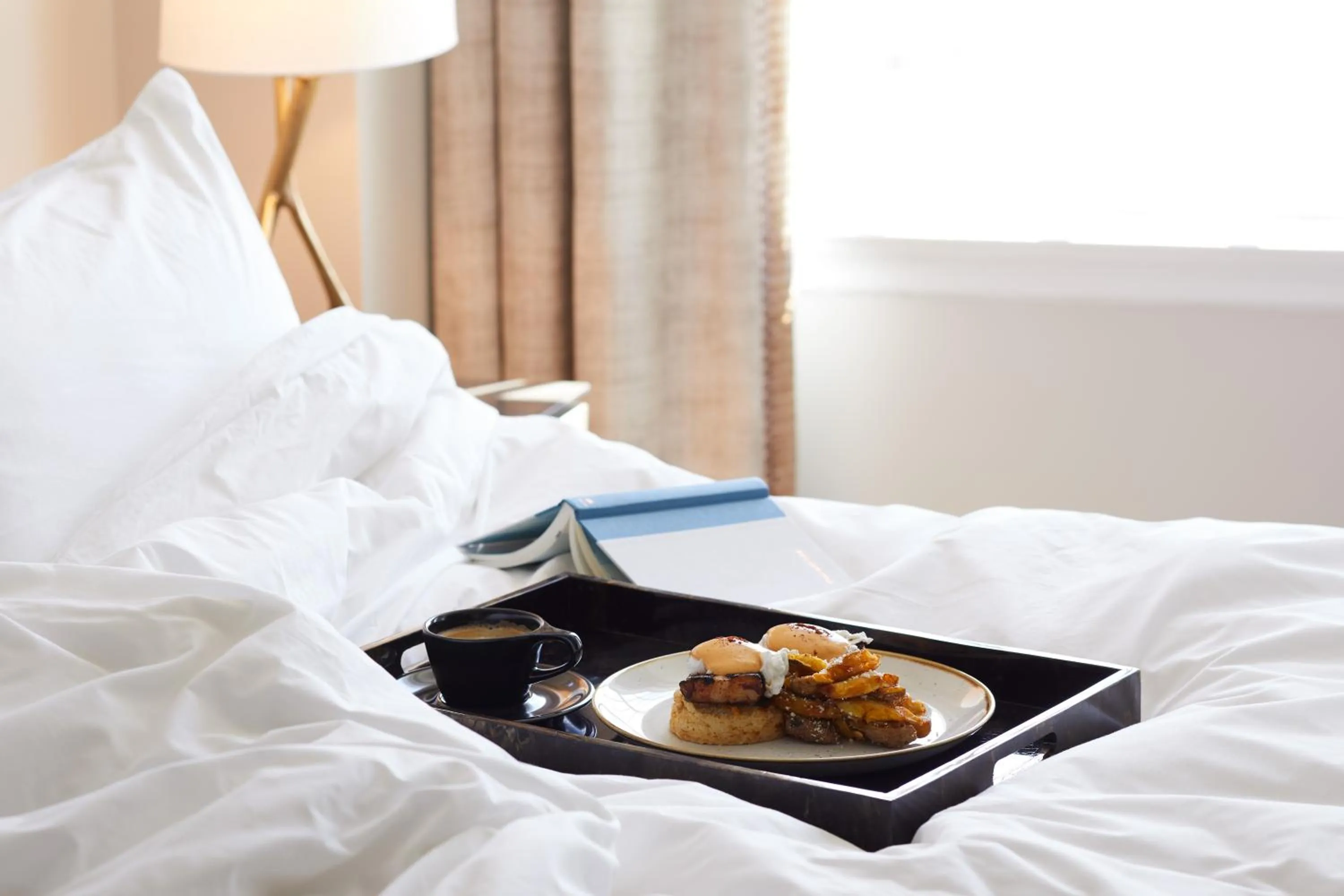 Food close-up, Bed in The Plaza Hotel Pioneer Park