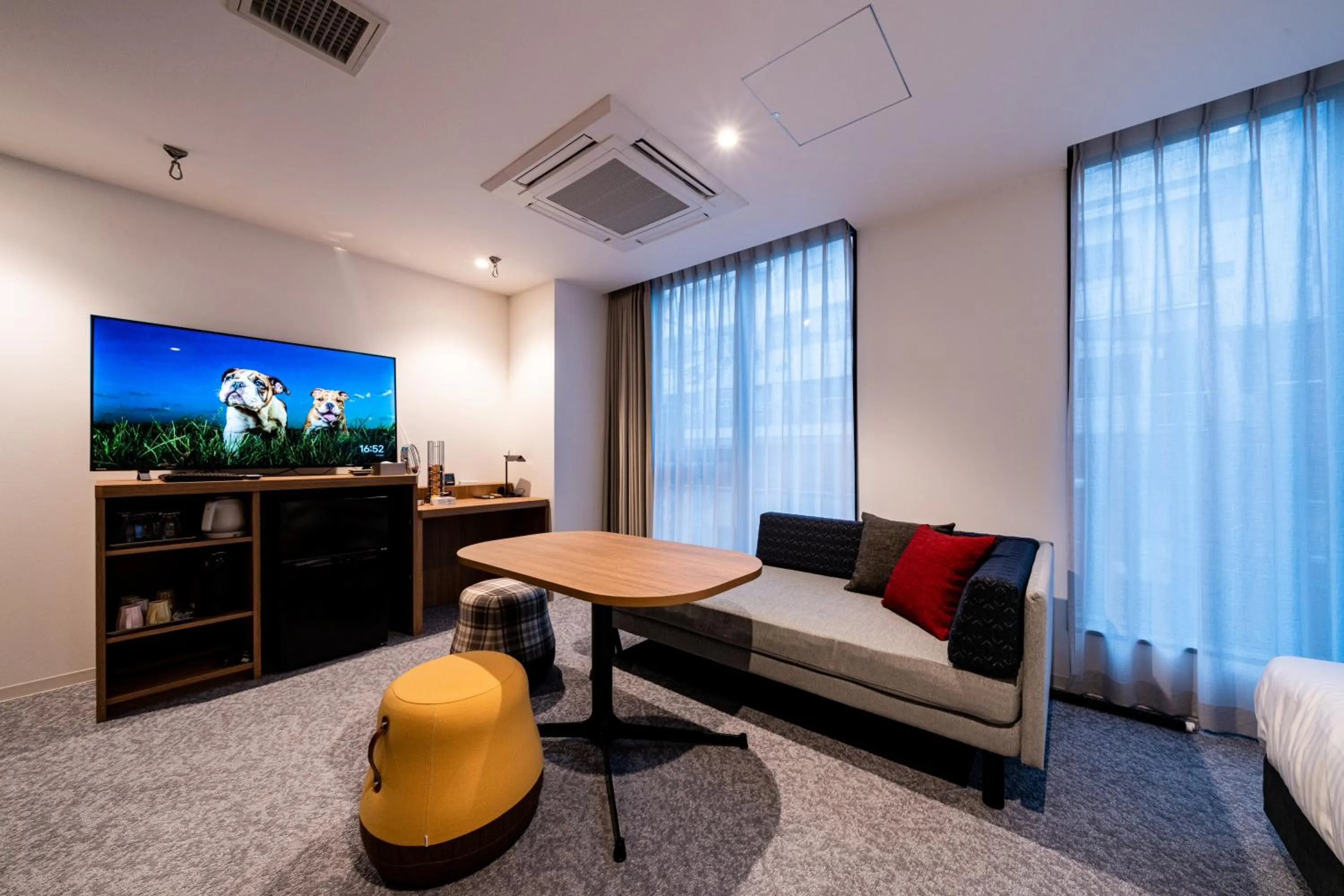 Communal lounge/ TV room in Bay Hotel Tokyo Hamamatsucho
