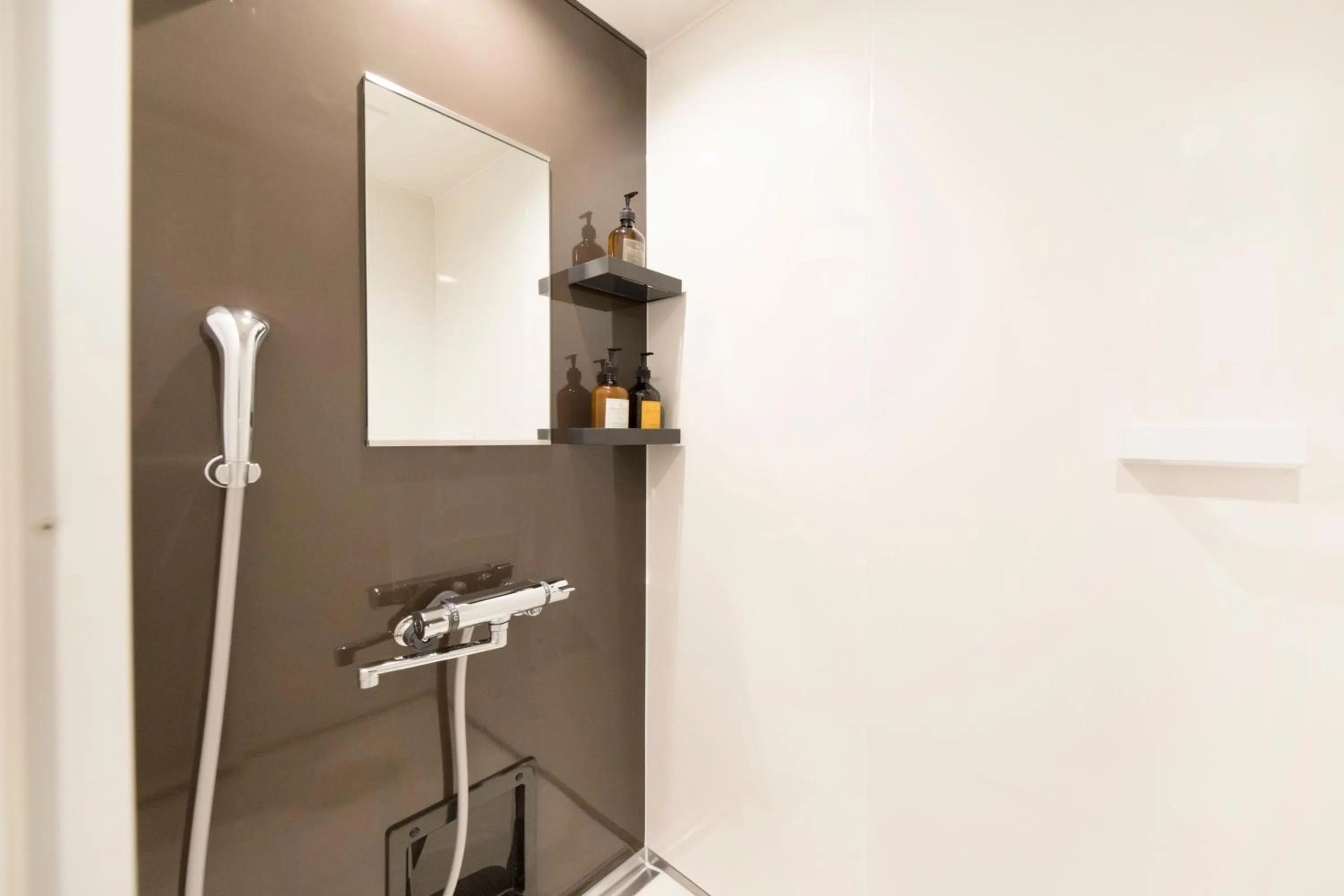 Shower in Yutorelo Tateshina Hotel with DOGS