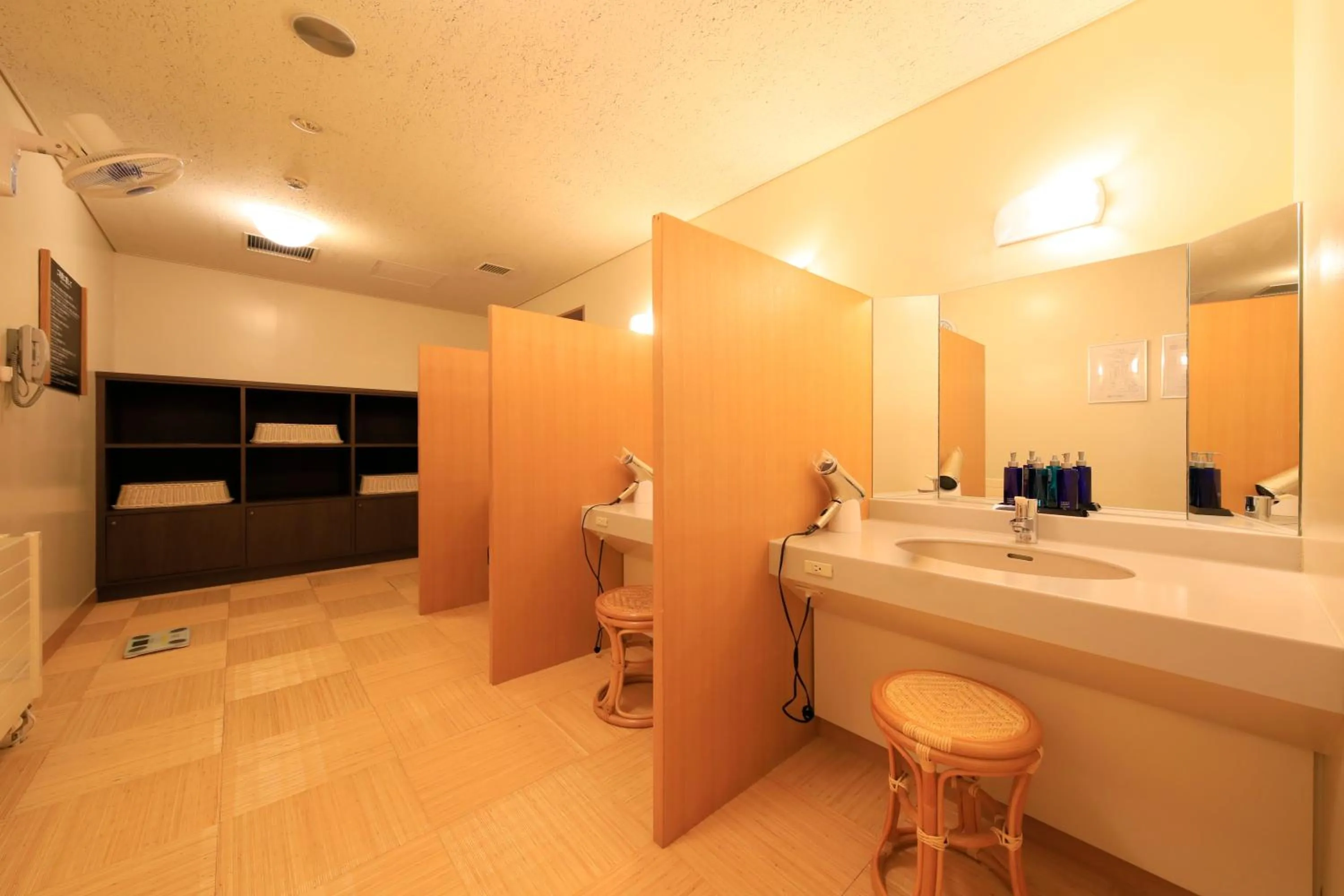 Hot Spring Bath in Yutorelo Tateshina Hotel with DOGS