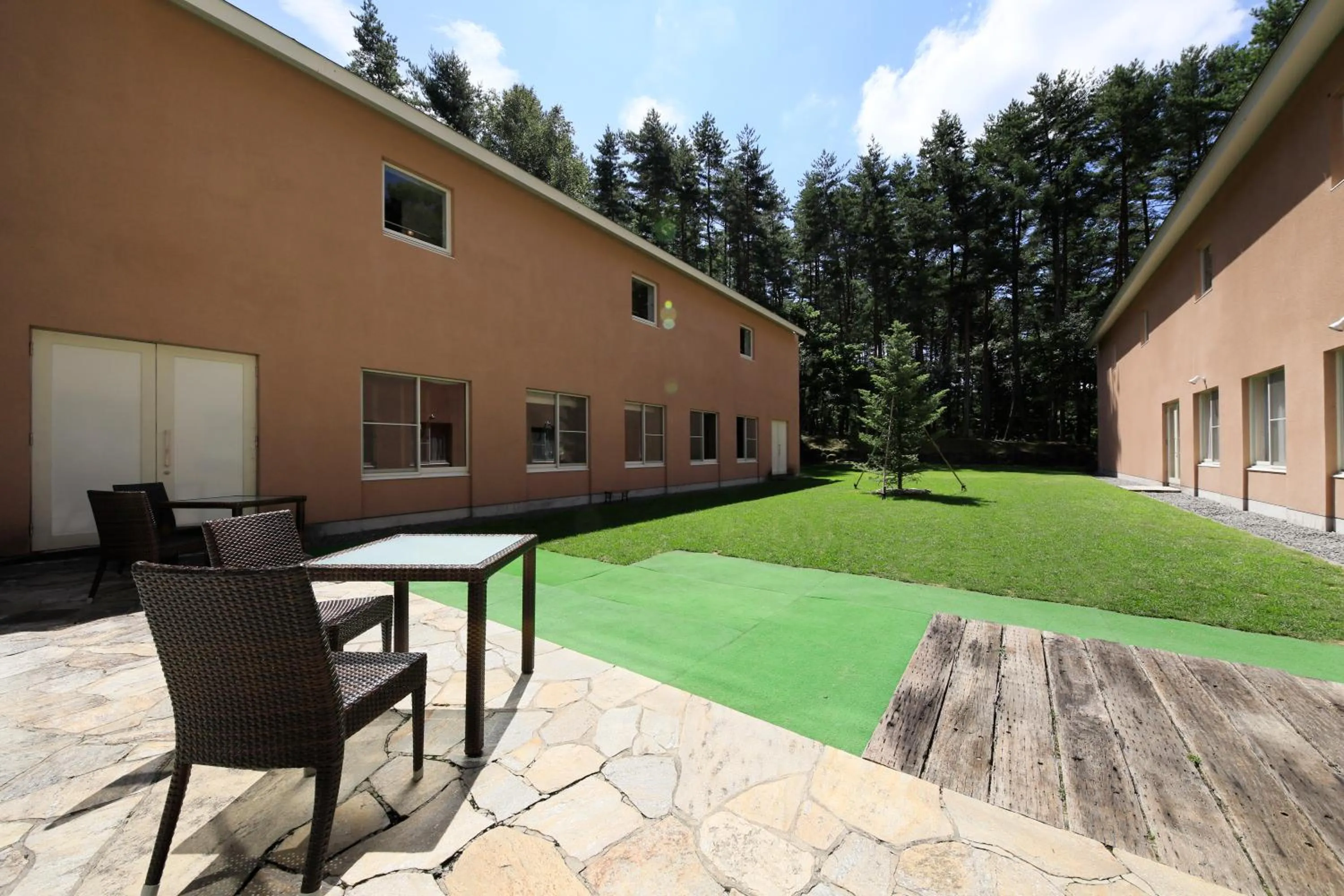 Garden in Yutorelo Tateshina Hotel with DOGS