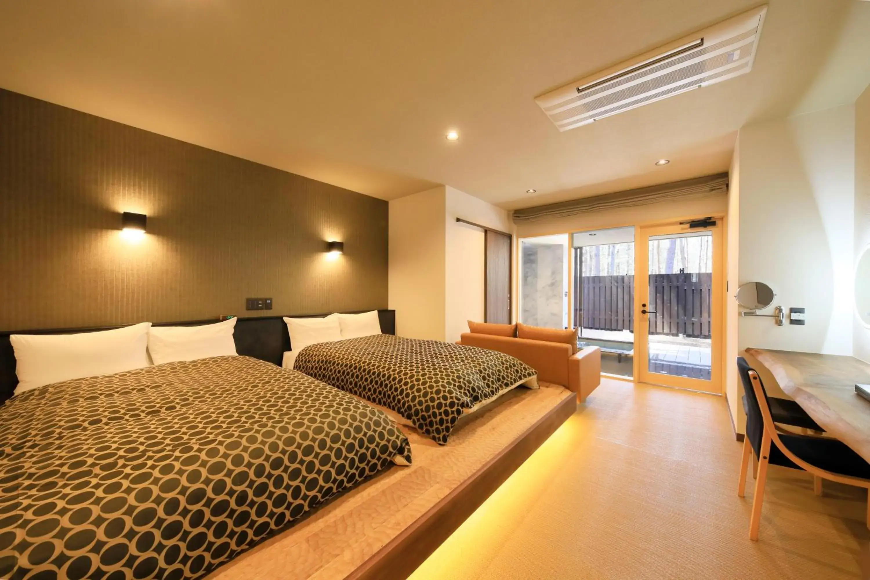 Superior Twin Room with Garden View in Yutorelo Tateshina Hotel with DOGS Superior Twin Room with Garden View in Yutorelo Tateshina Hotel with DOGS