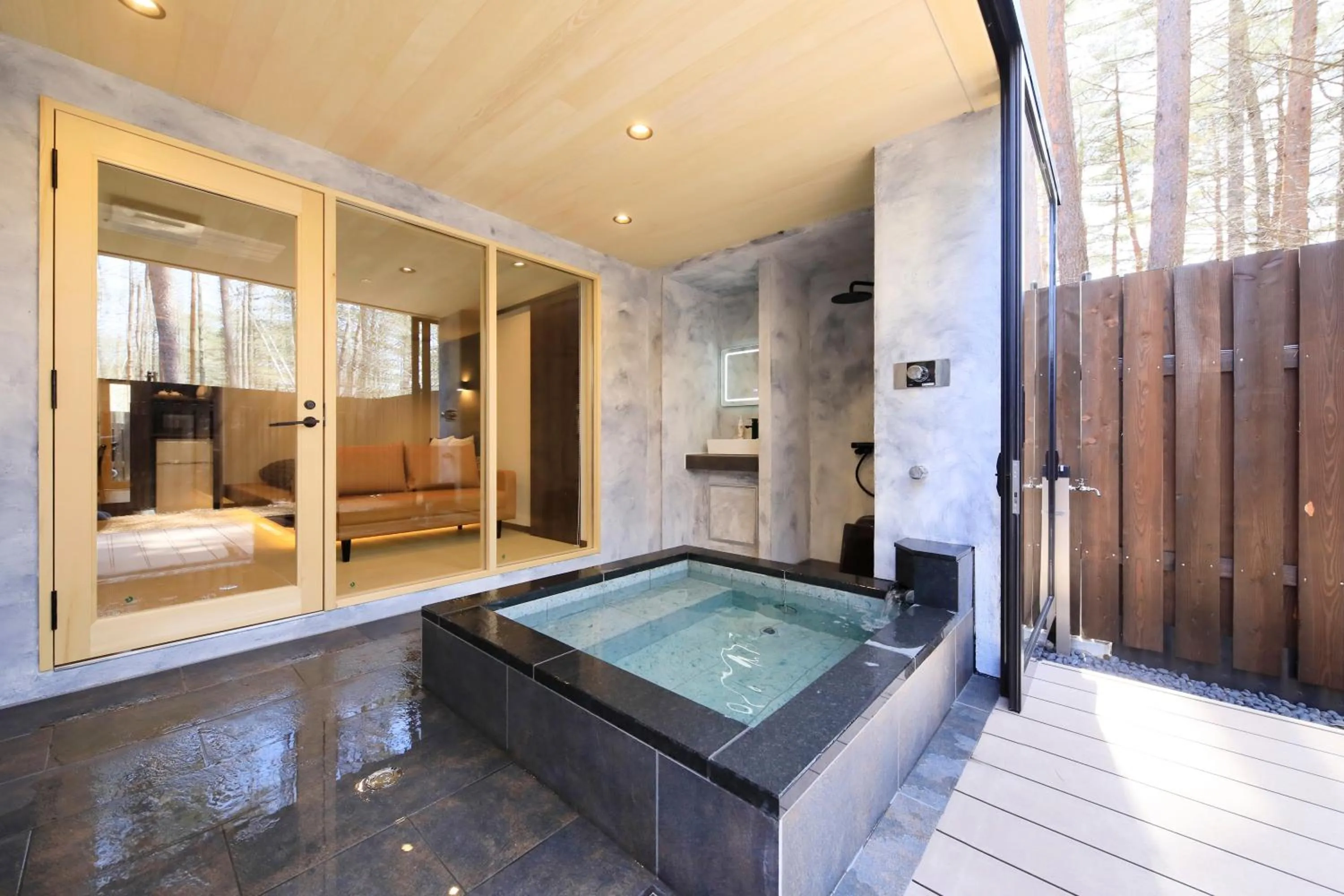 Photo of the whole room in Yutorelo Tateshina Hotel with DOGS