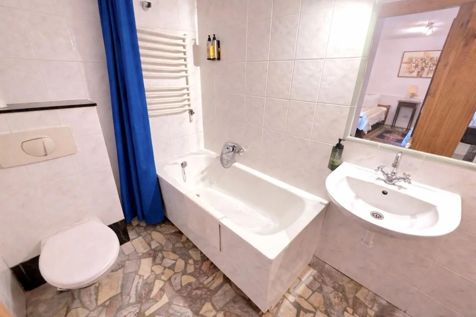 Bathroom in Dworek Adamski