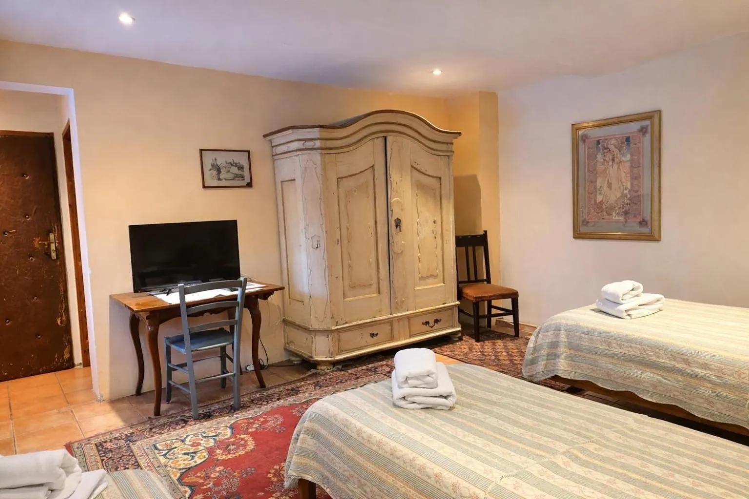 Photo of the whole room, Bed in Dworek Adamski