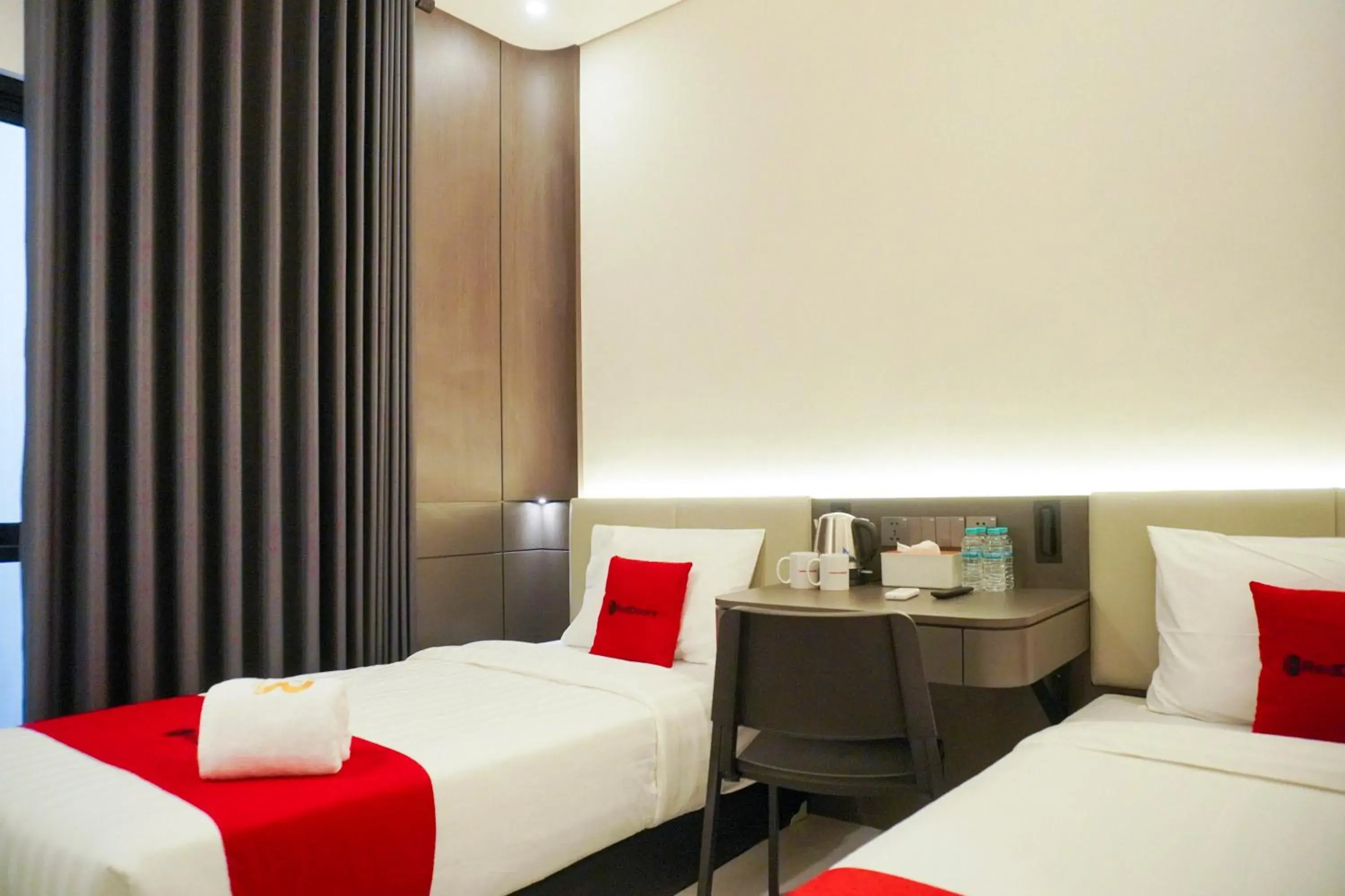 Superior Twin Room in RedDoorz Plus @ Terban Residence Superior Twin Room in RedDoorz Plus @ Terban Residence