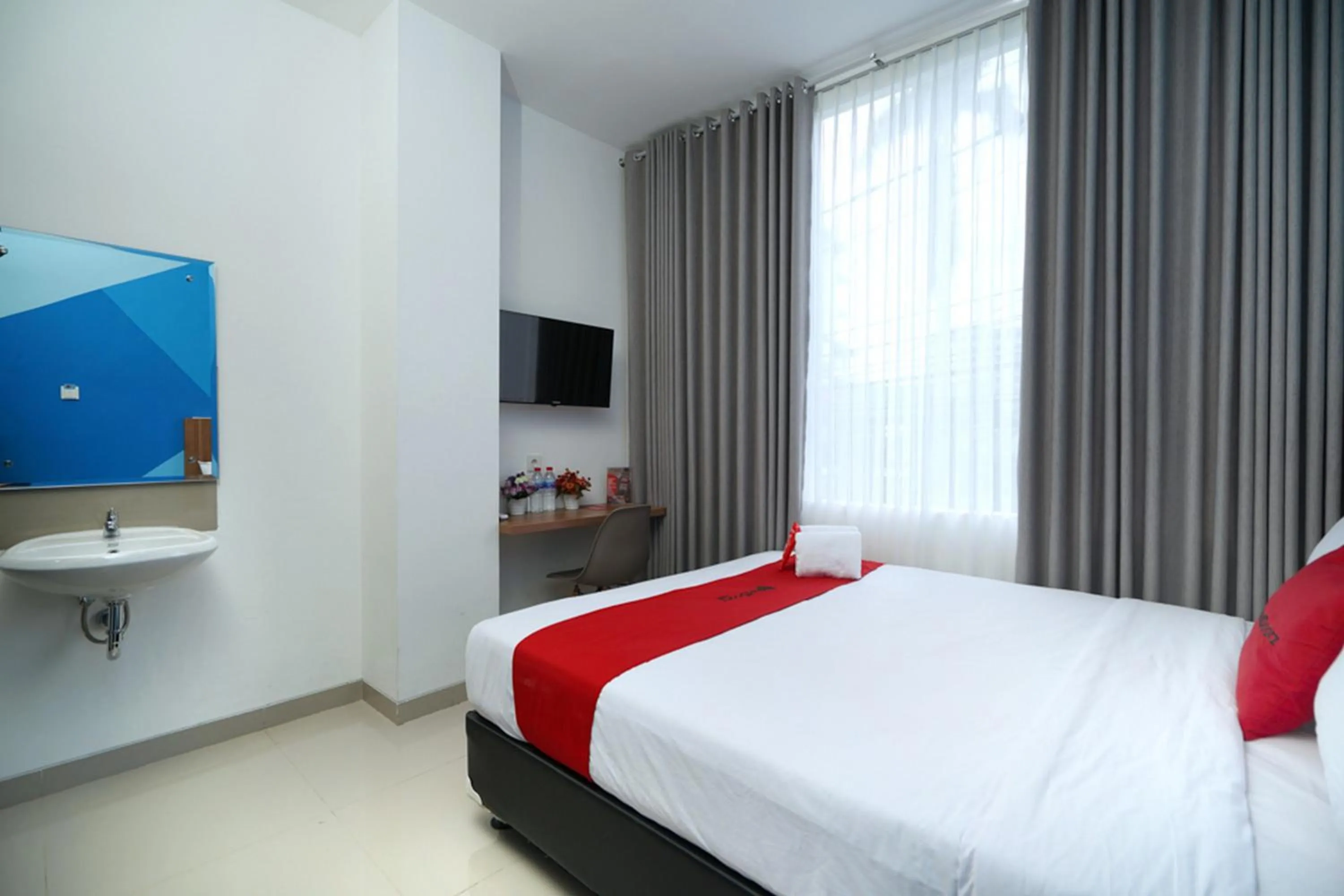 Bedroom, Bed in RedDoorz Plus @ Terban Residence