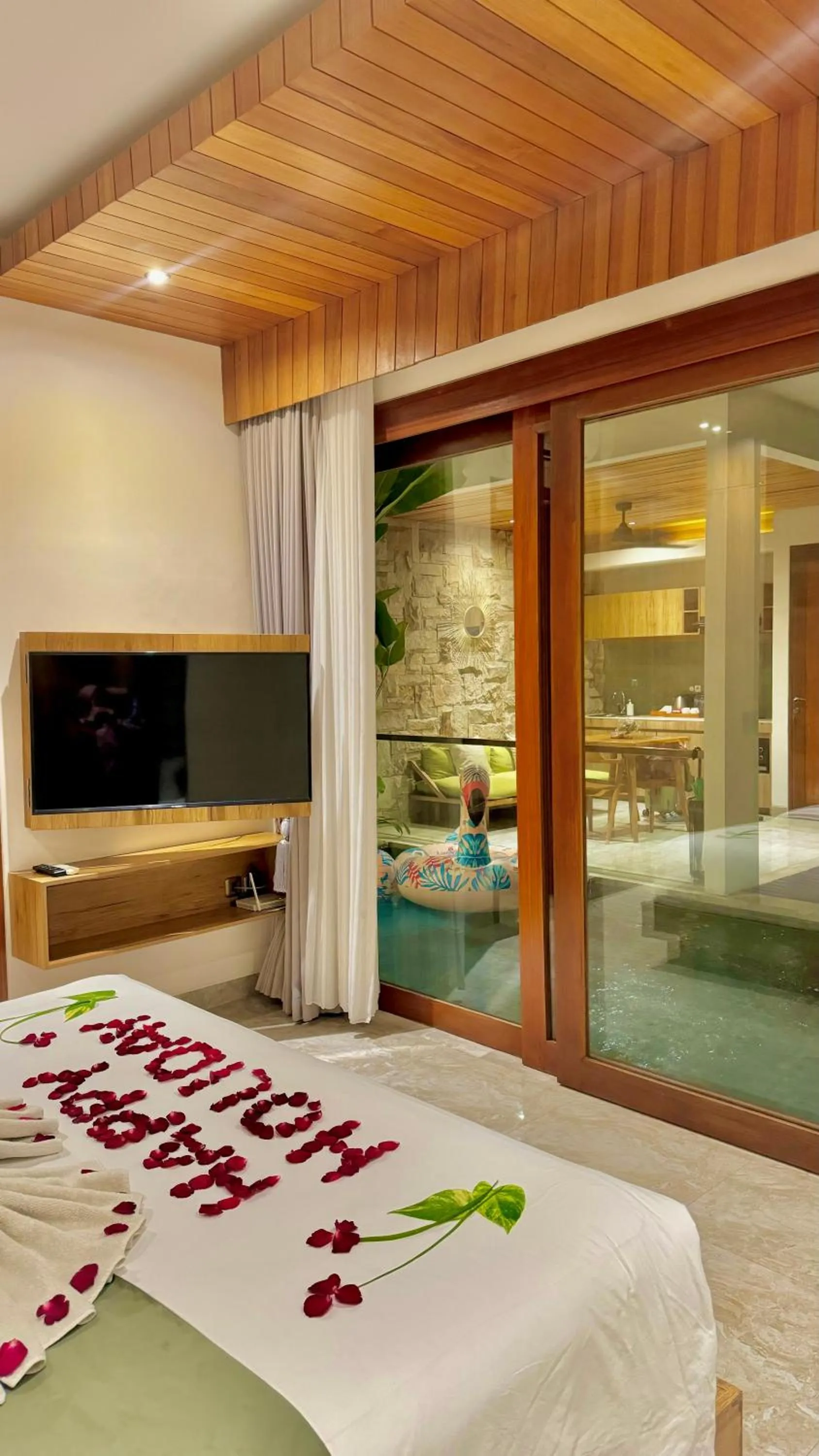 TV and multimedia, Bed in Danka Villa Sanur
