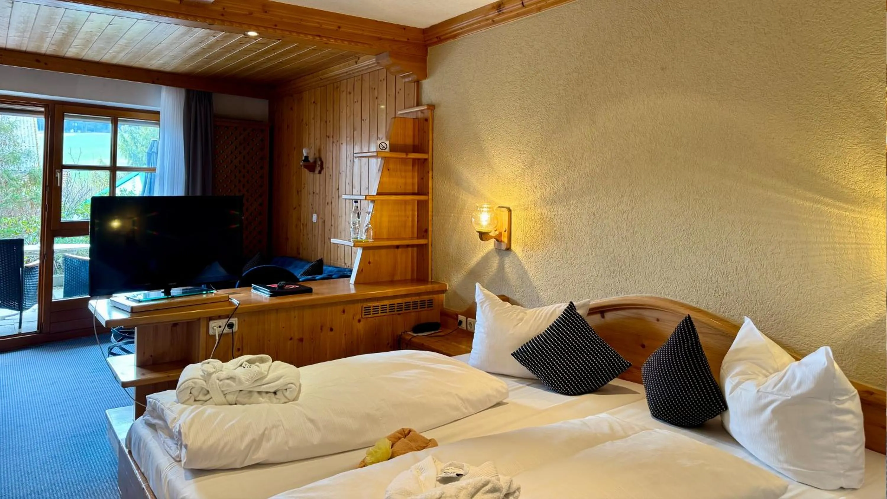 Living room, Bed in Wellness Hotel Bayerischer Hof