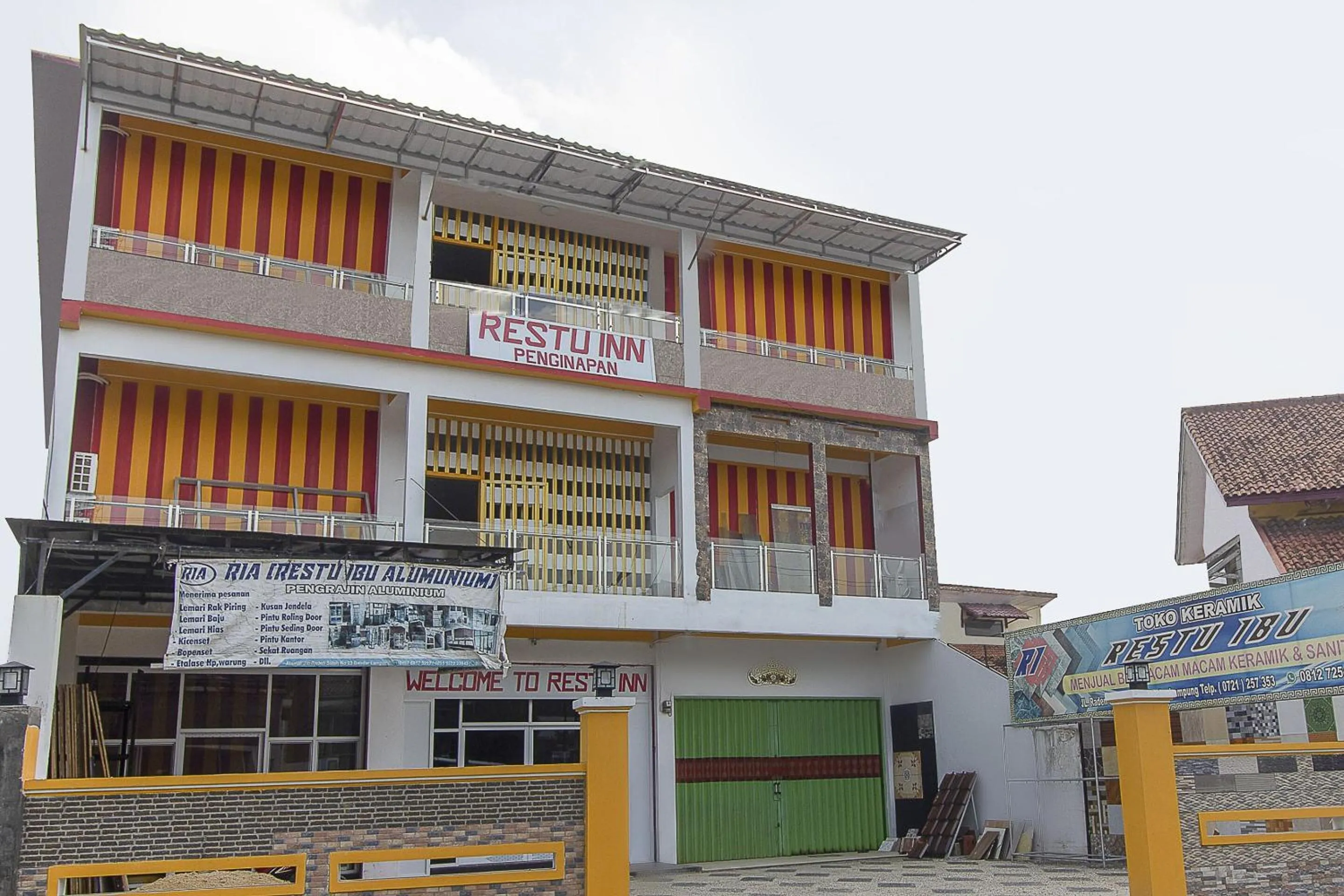 Facade/entrance in Restu Inn