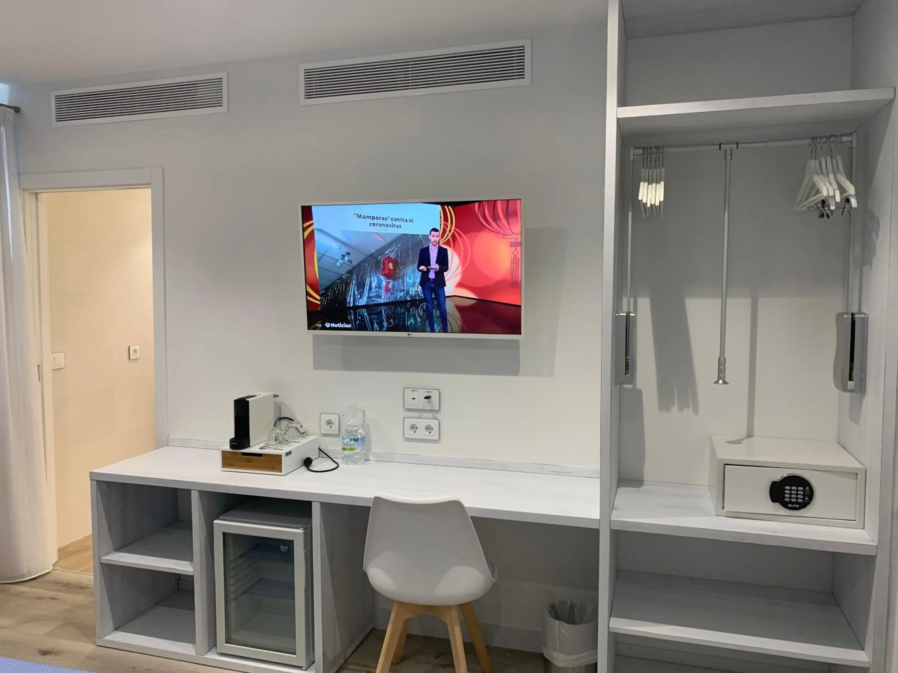 TV and multimedia in Nerja Casual Rooms