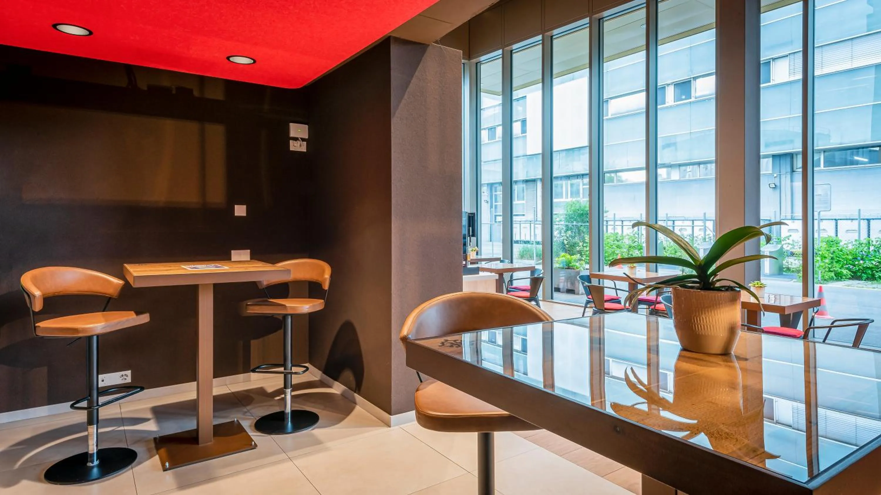 Coffee/tea facilities in Los Lorentes Hotel Bern City