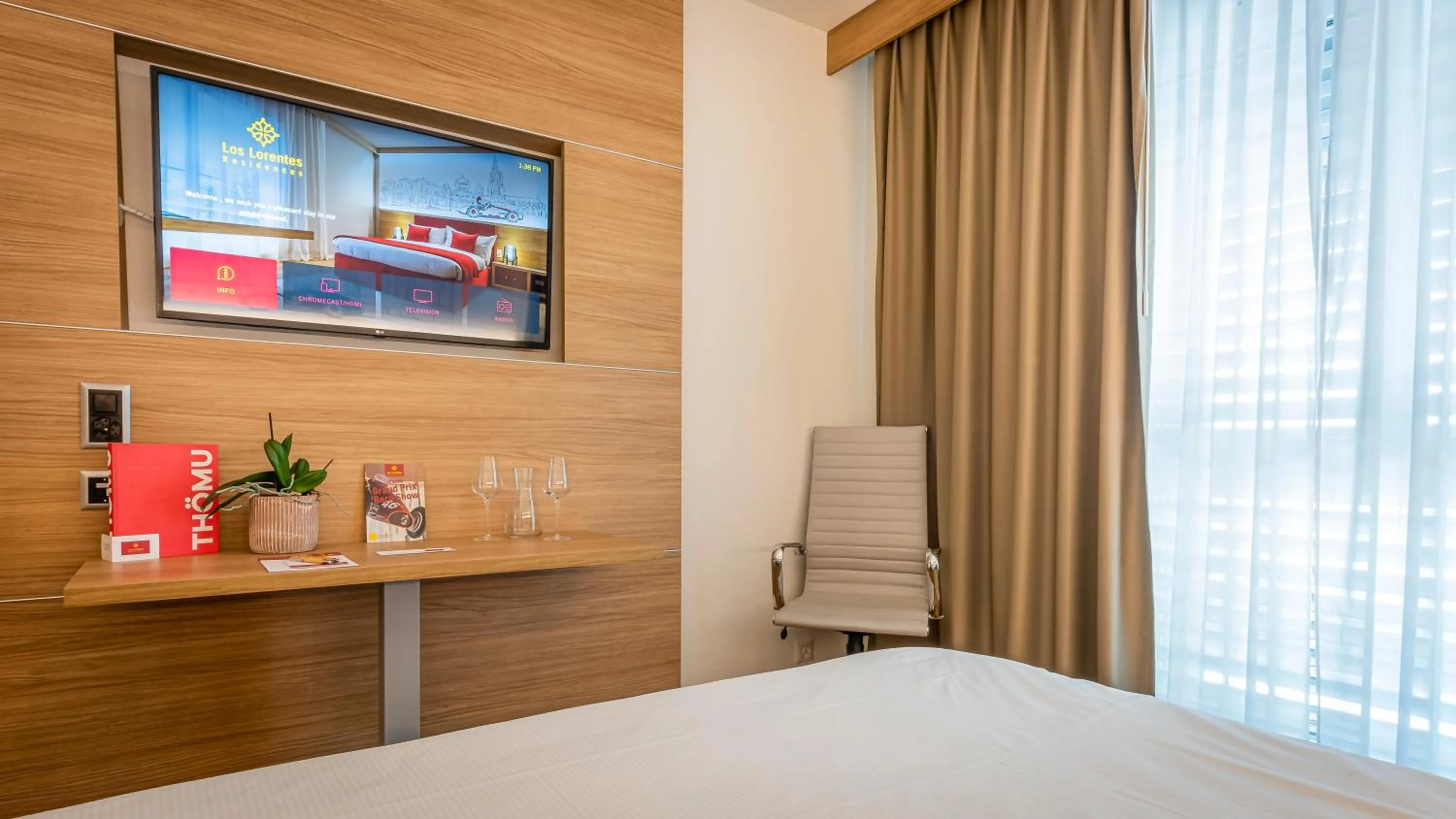 TV and multimedia, Bed in Los Lorentes Hotel Bern City