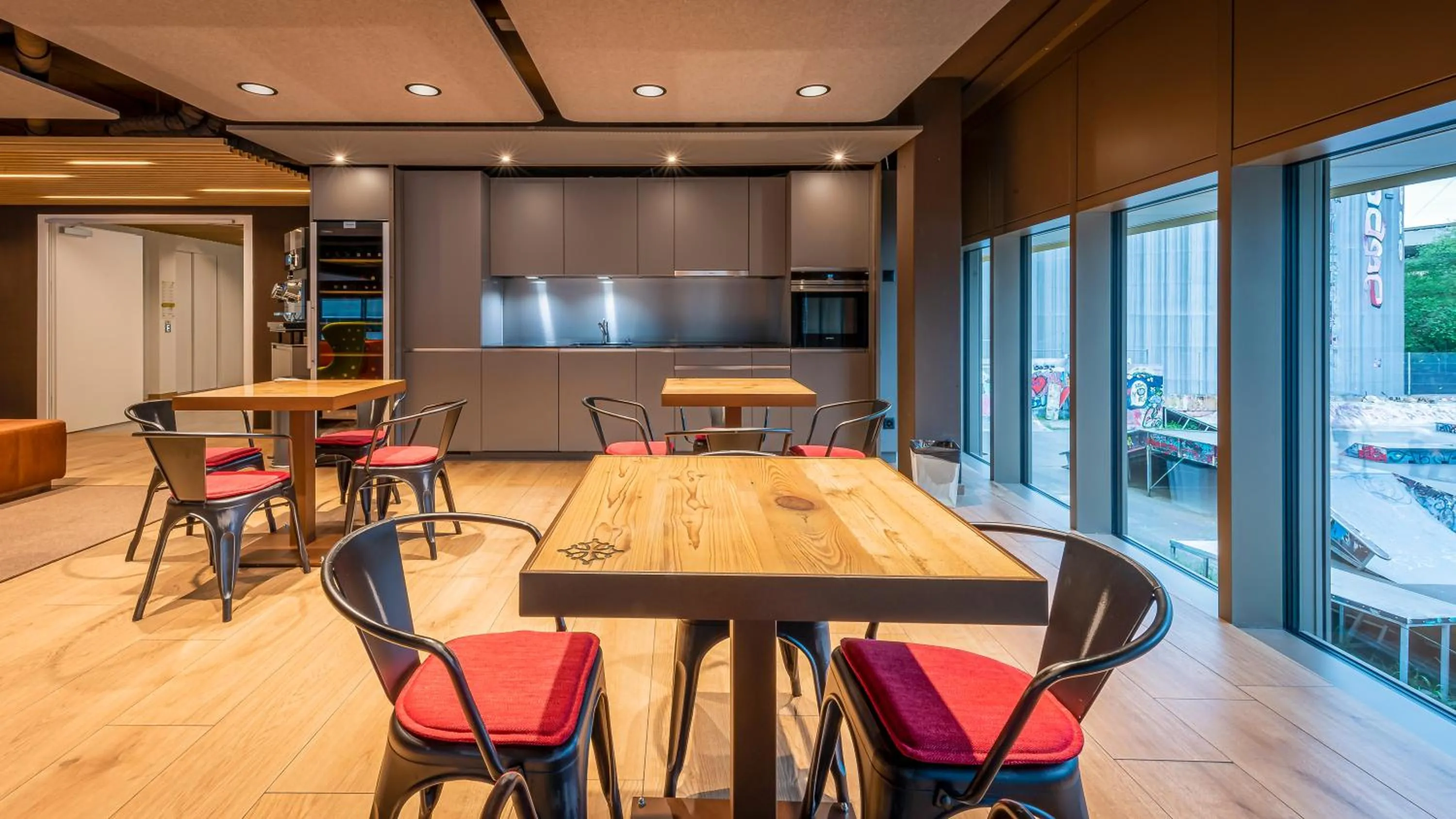 Restaurant/places to eat in Los Lorentes Hotel Bern City