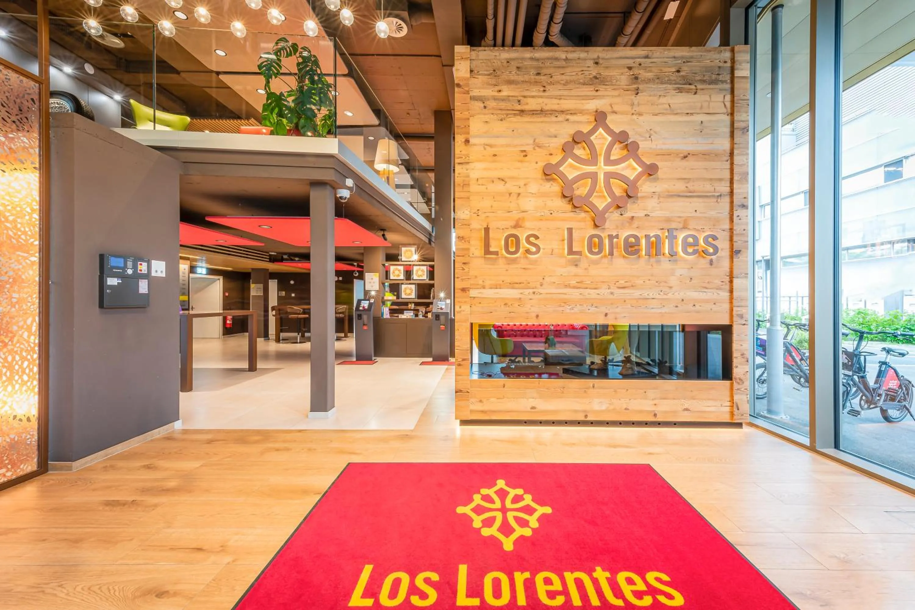 Facade/entrance in Los Lorentes Hotel Bern City