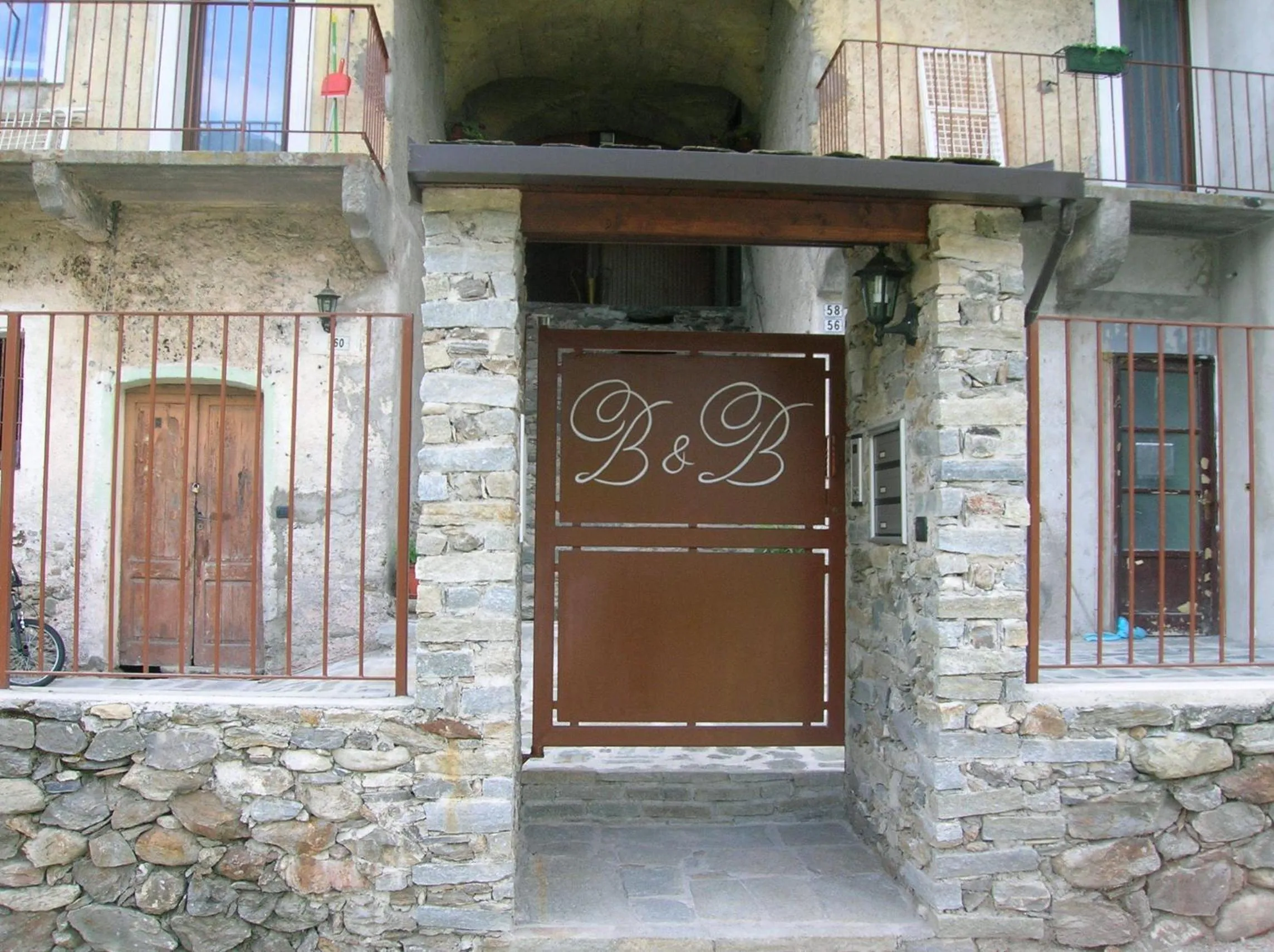 Facade/entrance in Al Carotin