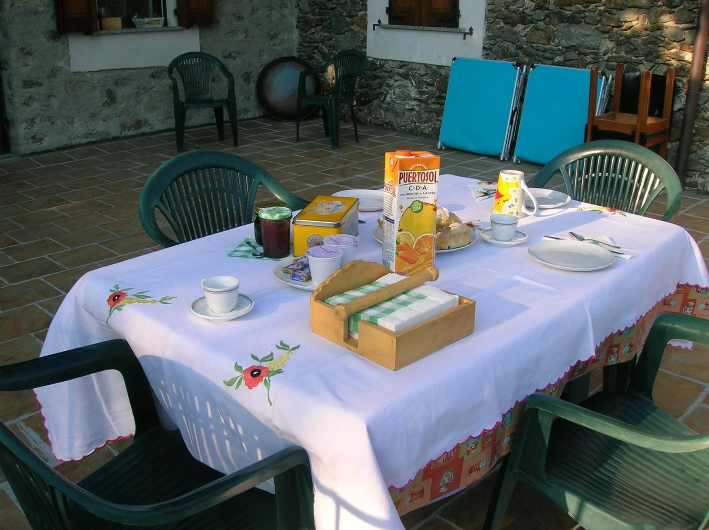 Food and drinks in Al Carotin