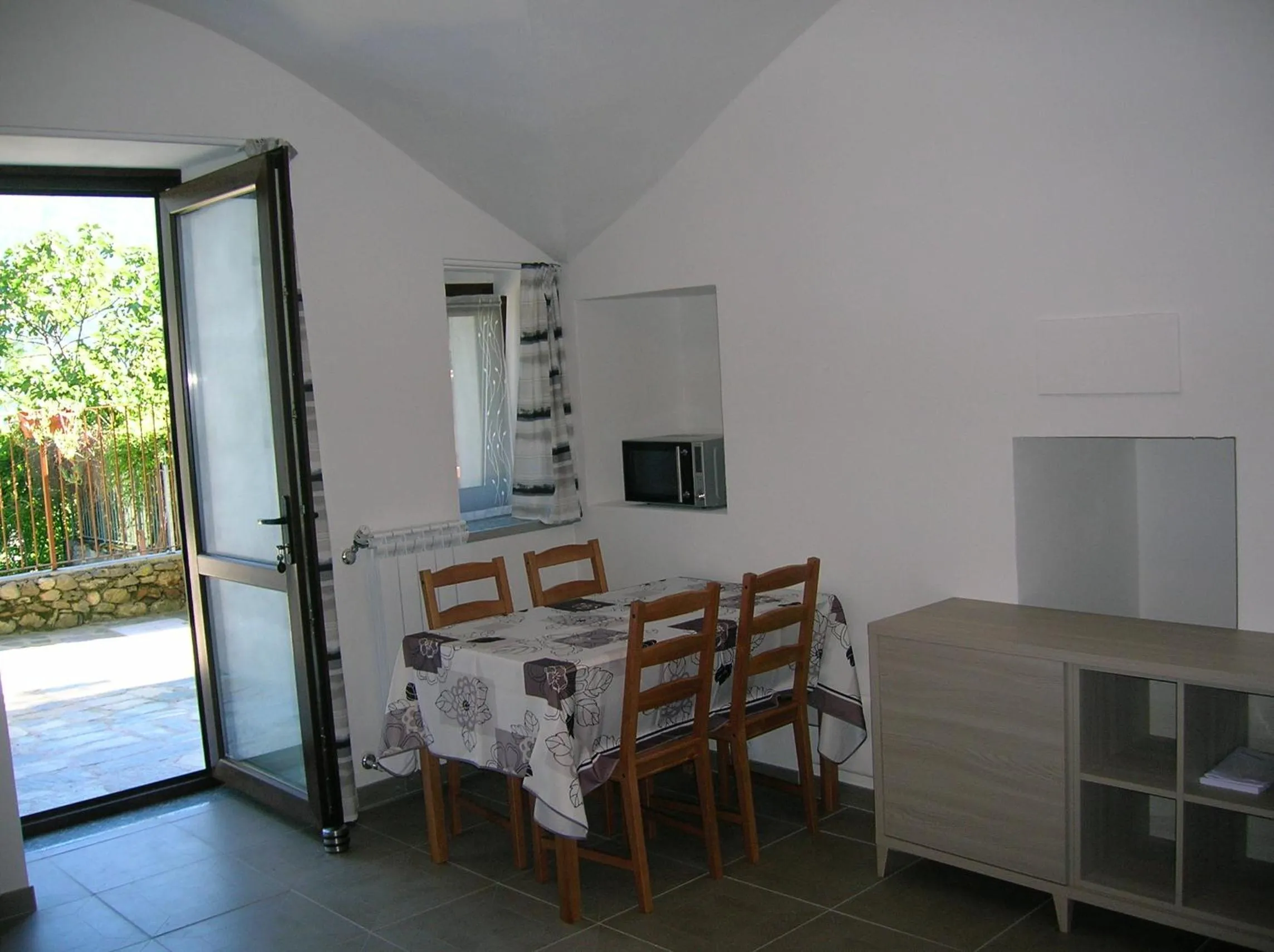 Area and facilities in Al Carotin