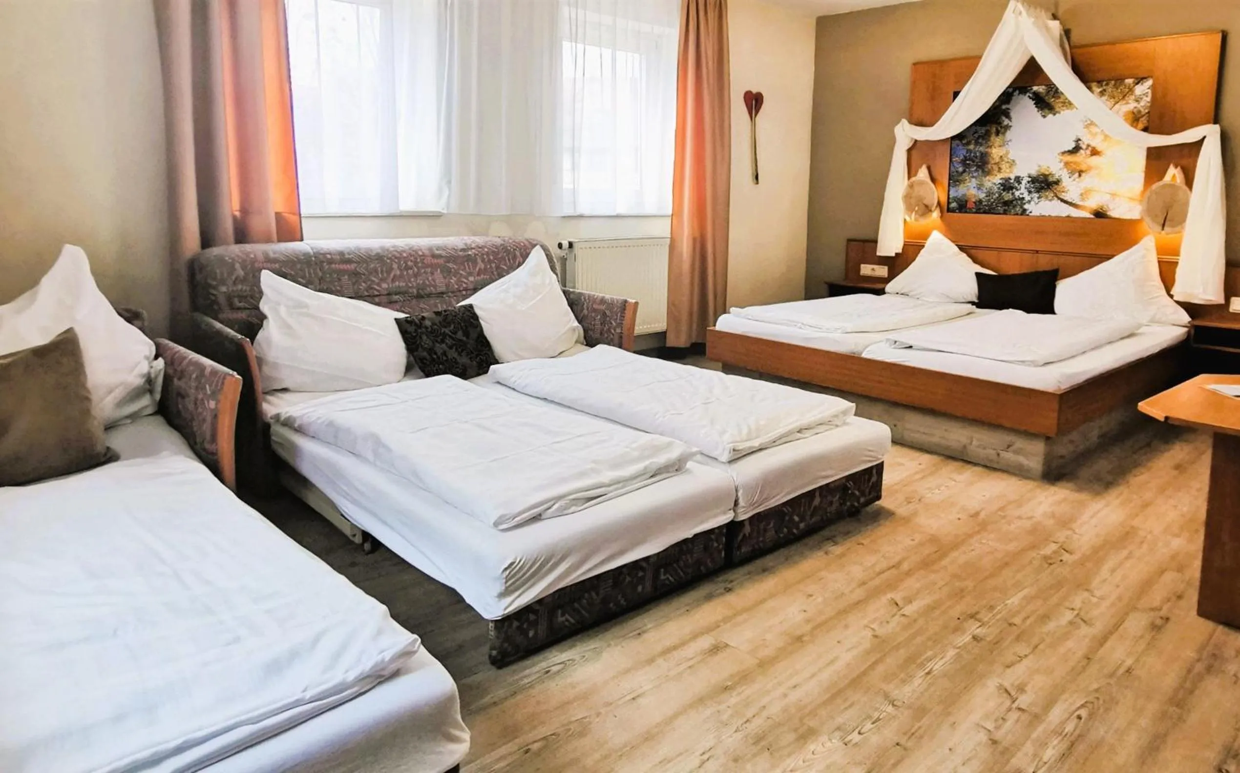 Bed in Gasthaus & Hotel Drei Lilien