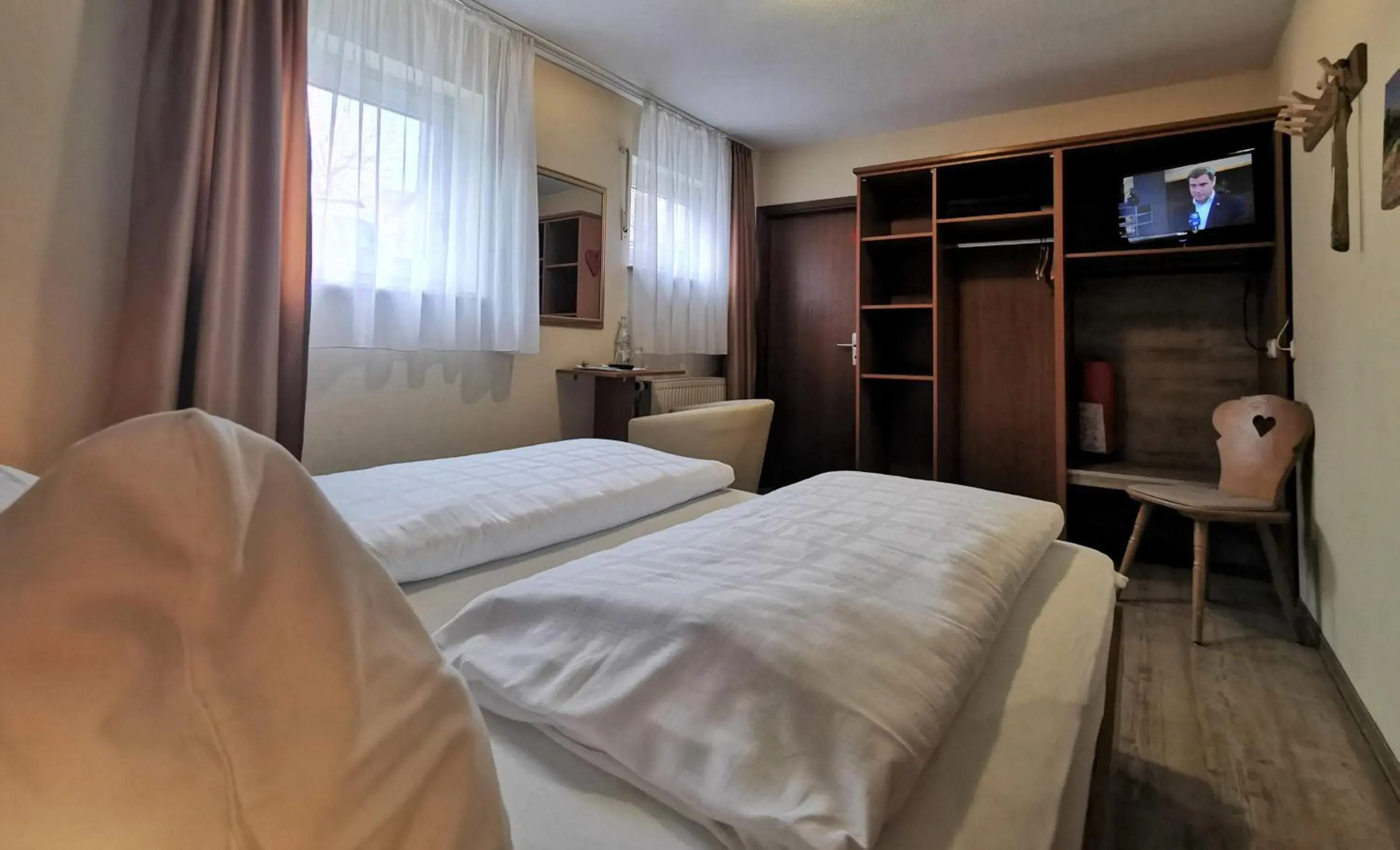 Basic Double Room in Gasthaus & Hotel Drei Lilien Basic Double Room in Gasthaus & Hotel Drei Lilien