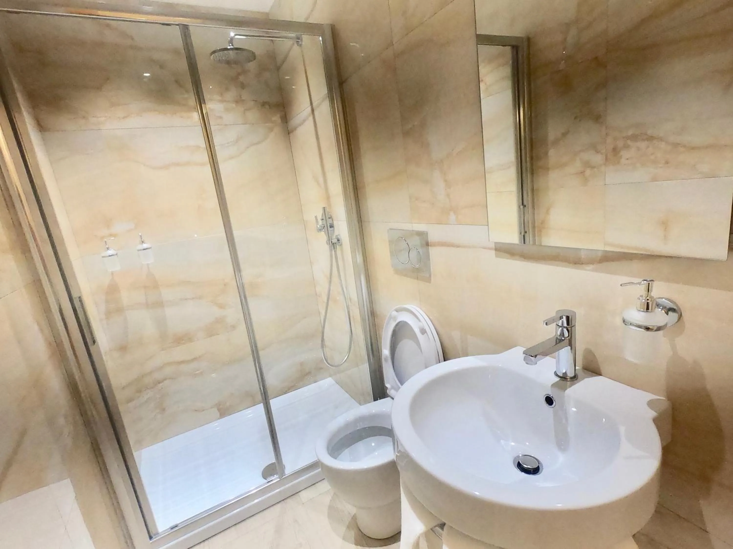 Shower in Central Savona