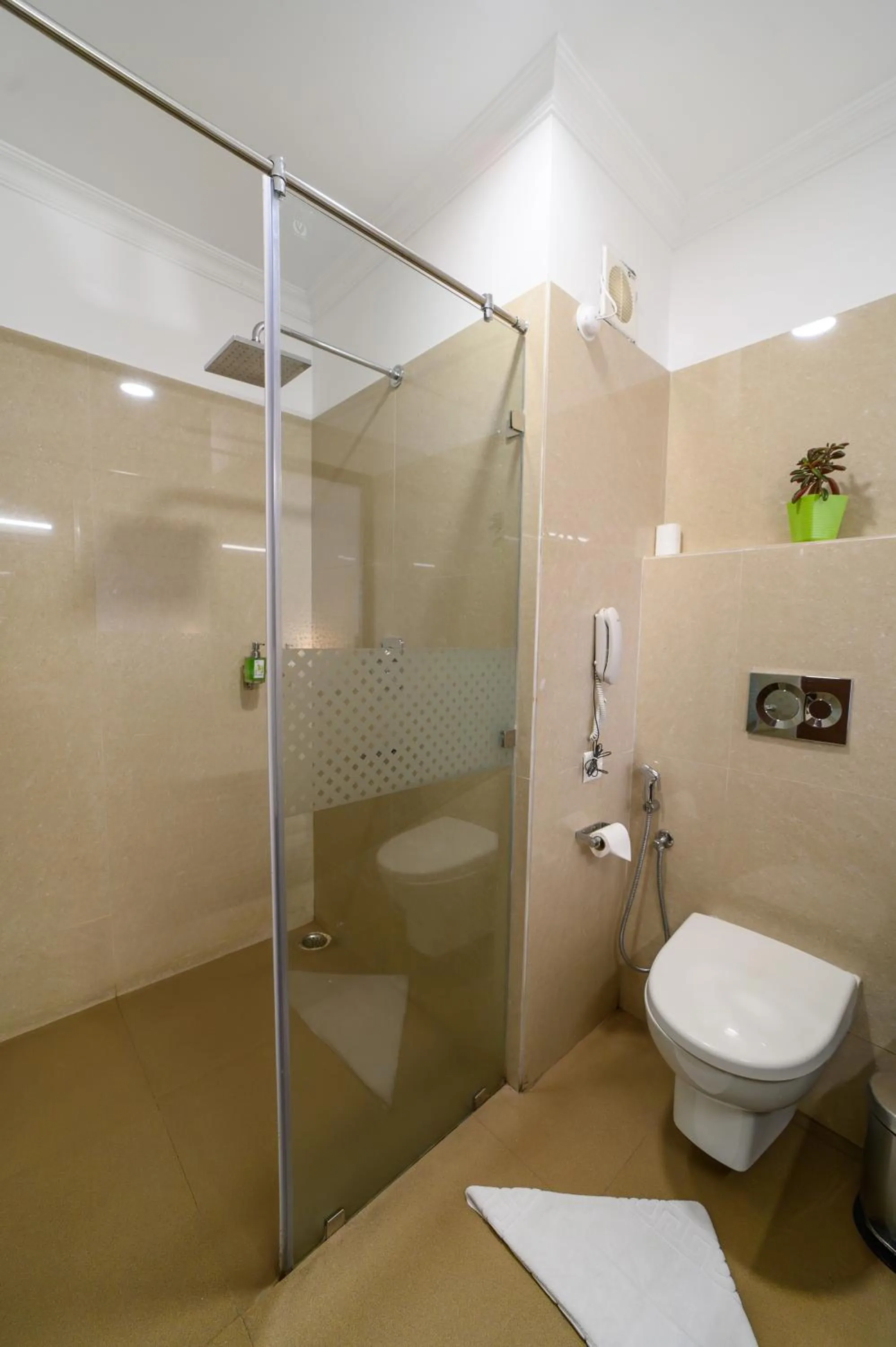 Shower in Sinclairs Gangtok