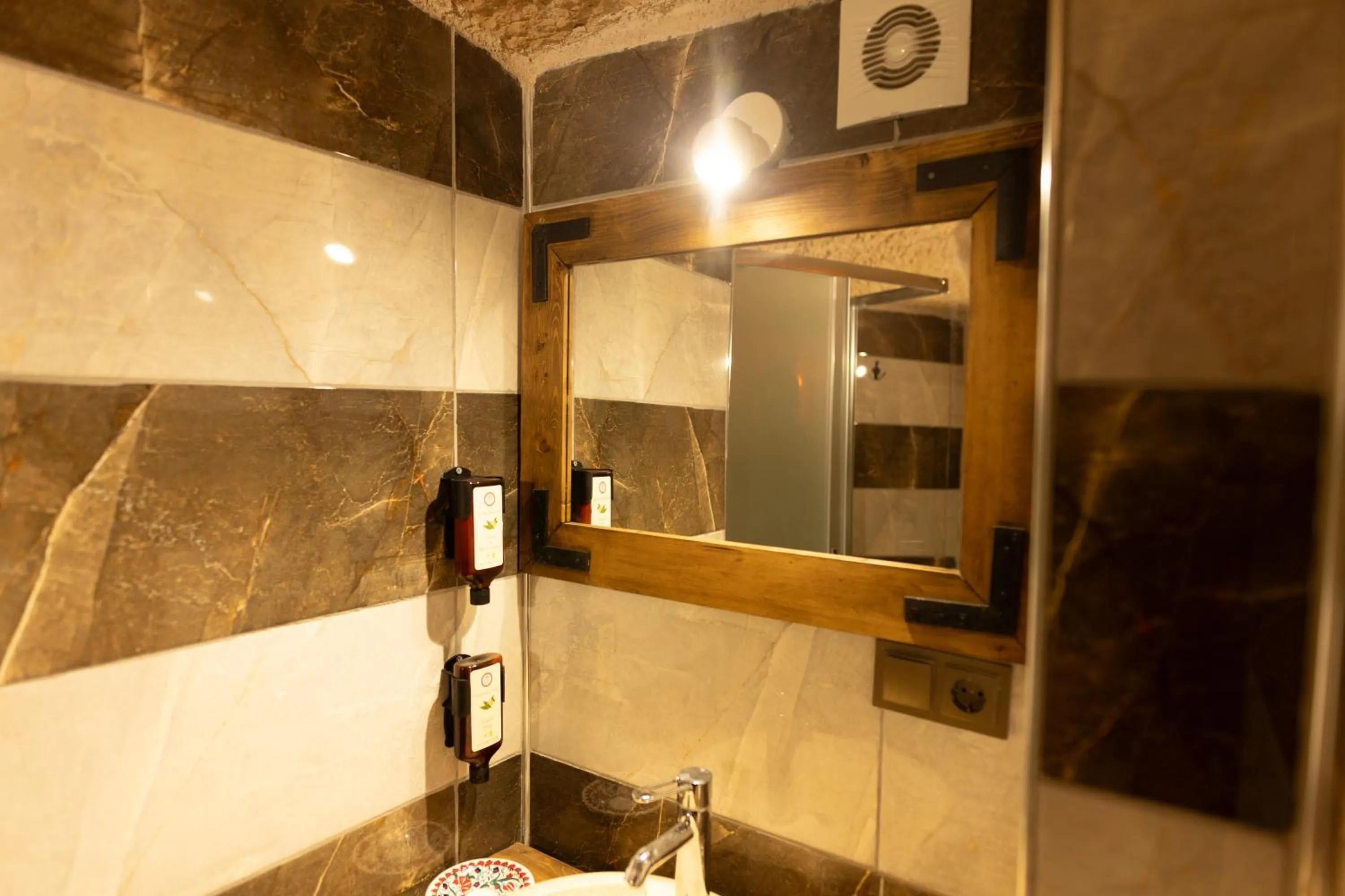 Bathroom in Lemon Cave Suites