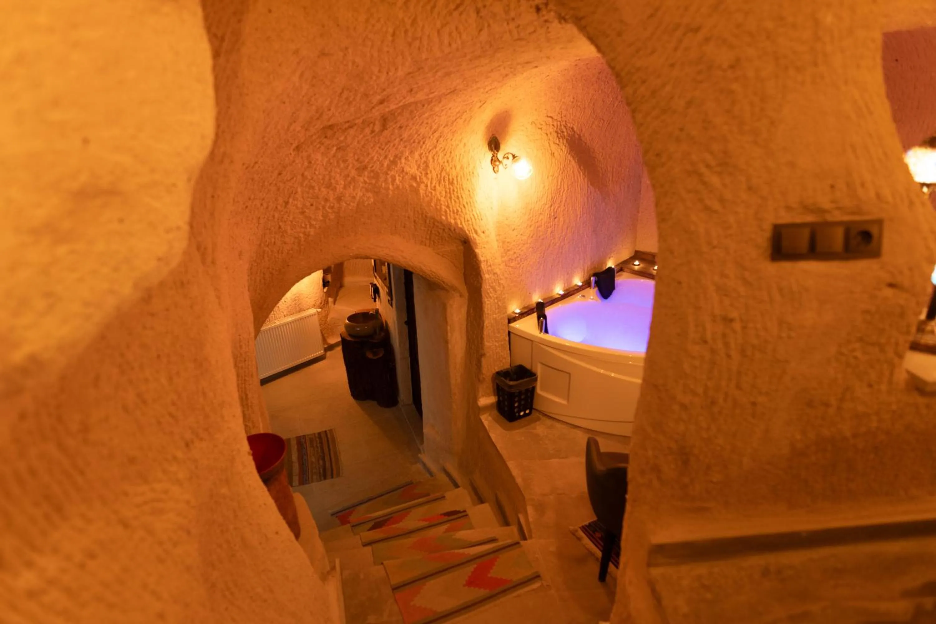 Photo of the whole room in Lemon Cave Suites