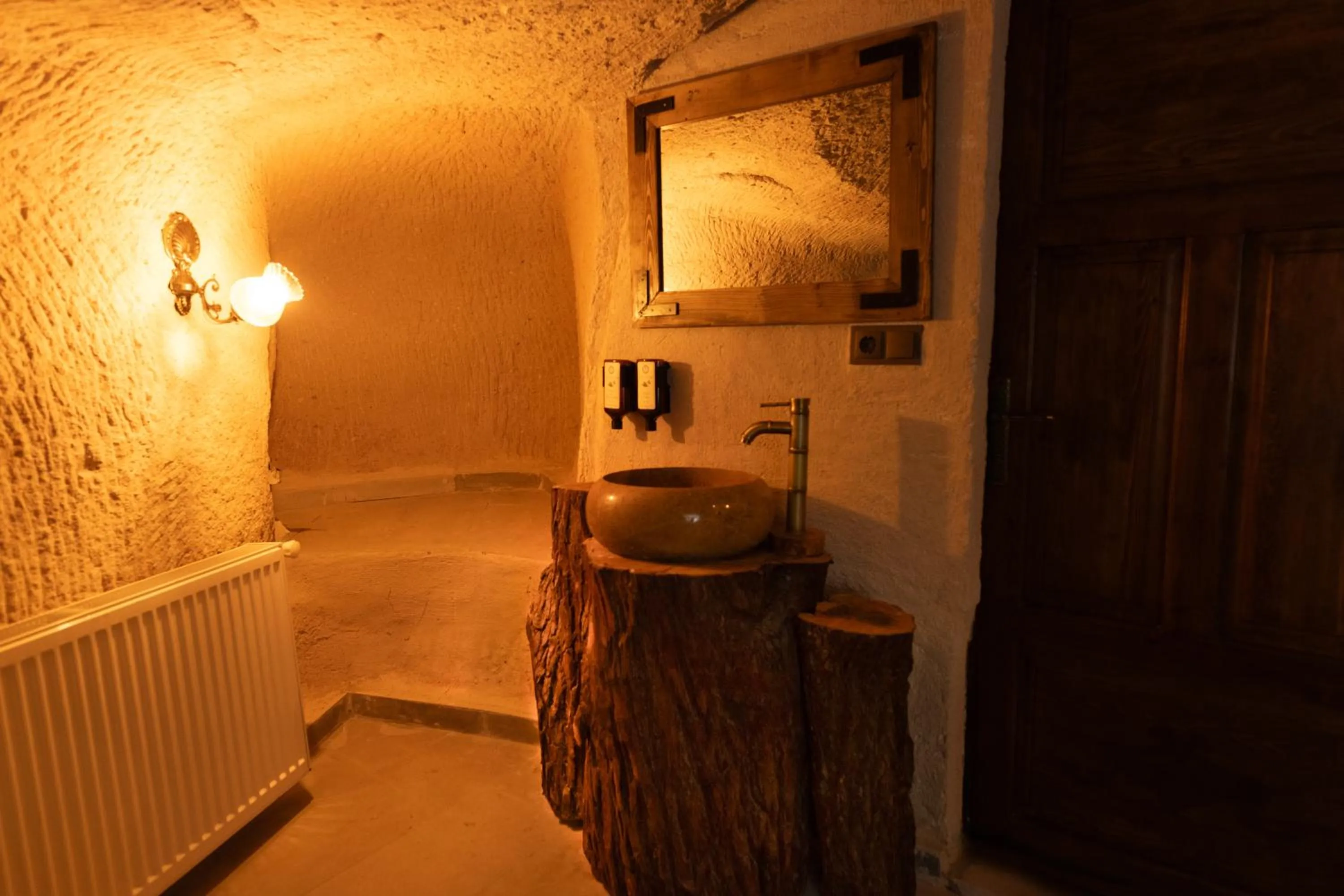 Bathroom in Lemon Cave Suites