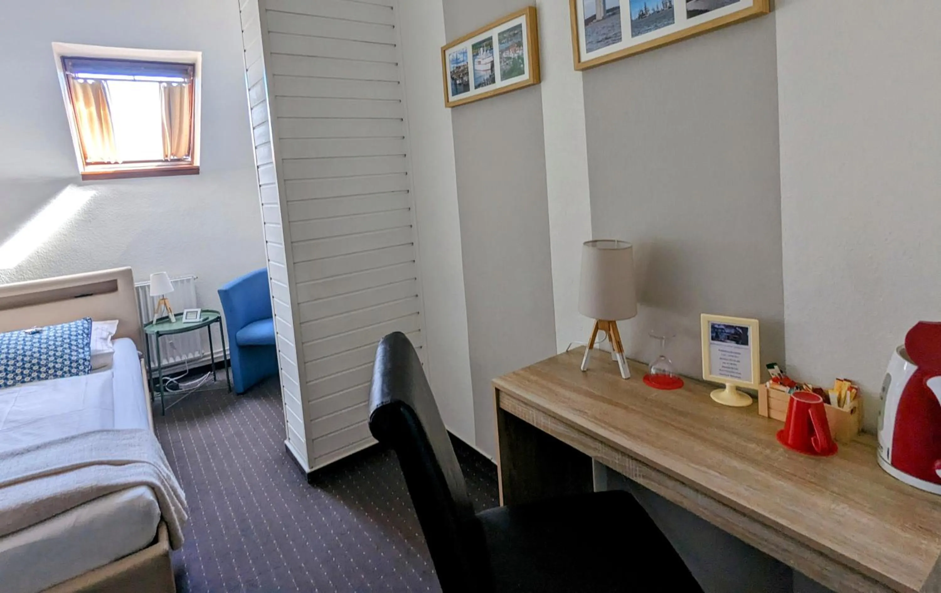 Seating area, Bed in Hotel Schweizerhaus