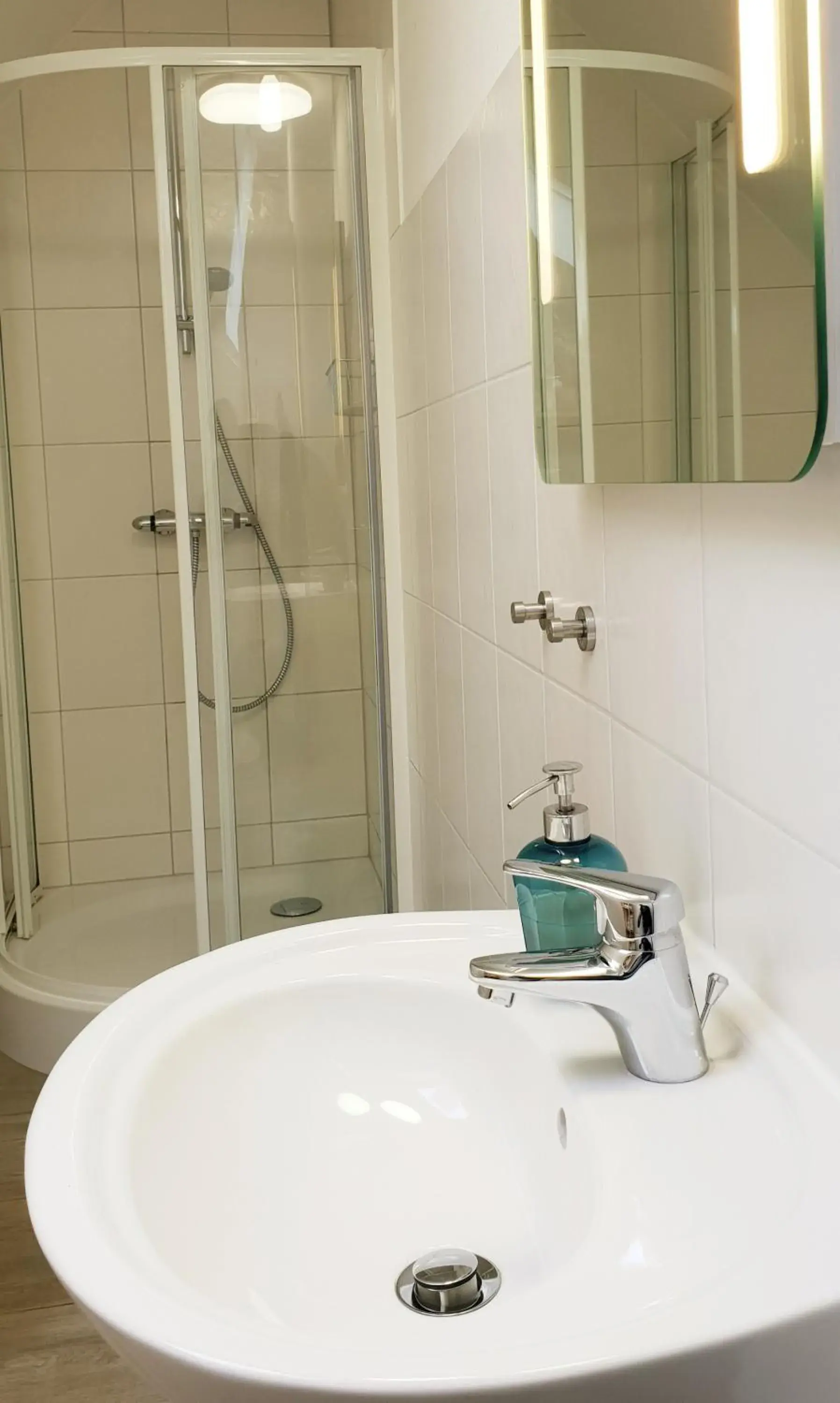 Double Room with Shared Bathroom - single occupancy in Hotel Schweizerhaus Double Room with Shared Bathroom - single occupancy in Hotel Schweizerhaus