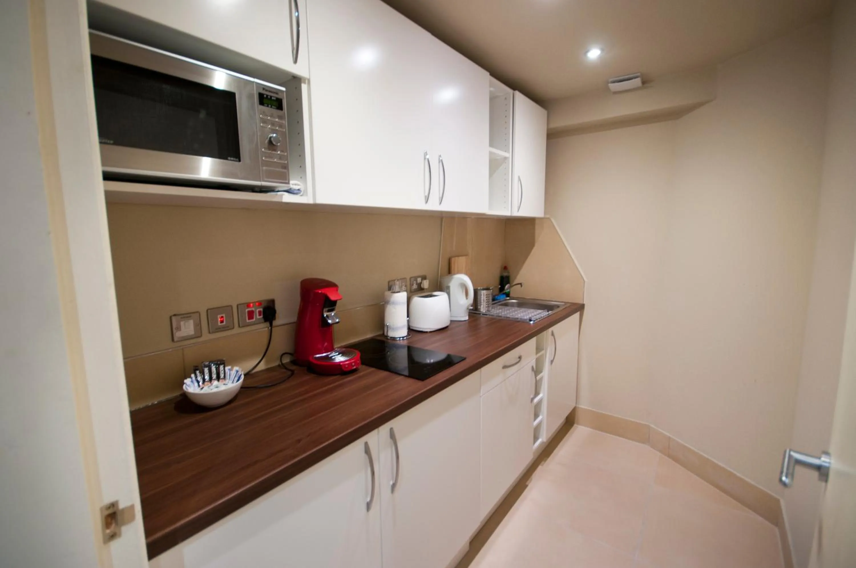 Kitchen or kitchenette in Palmerston Suites
