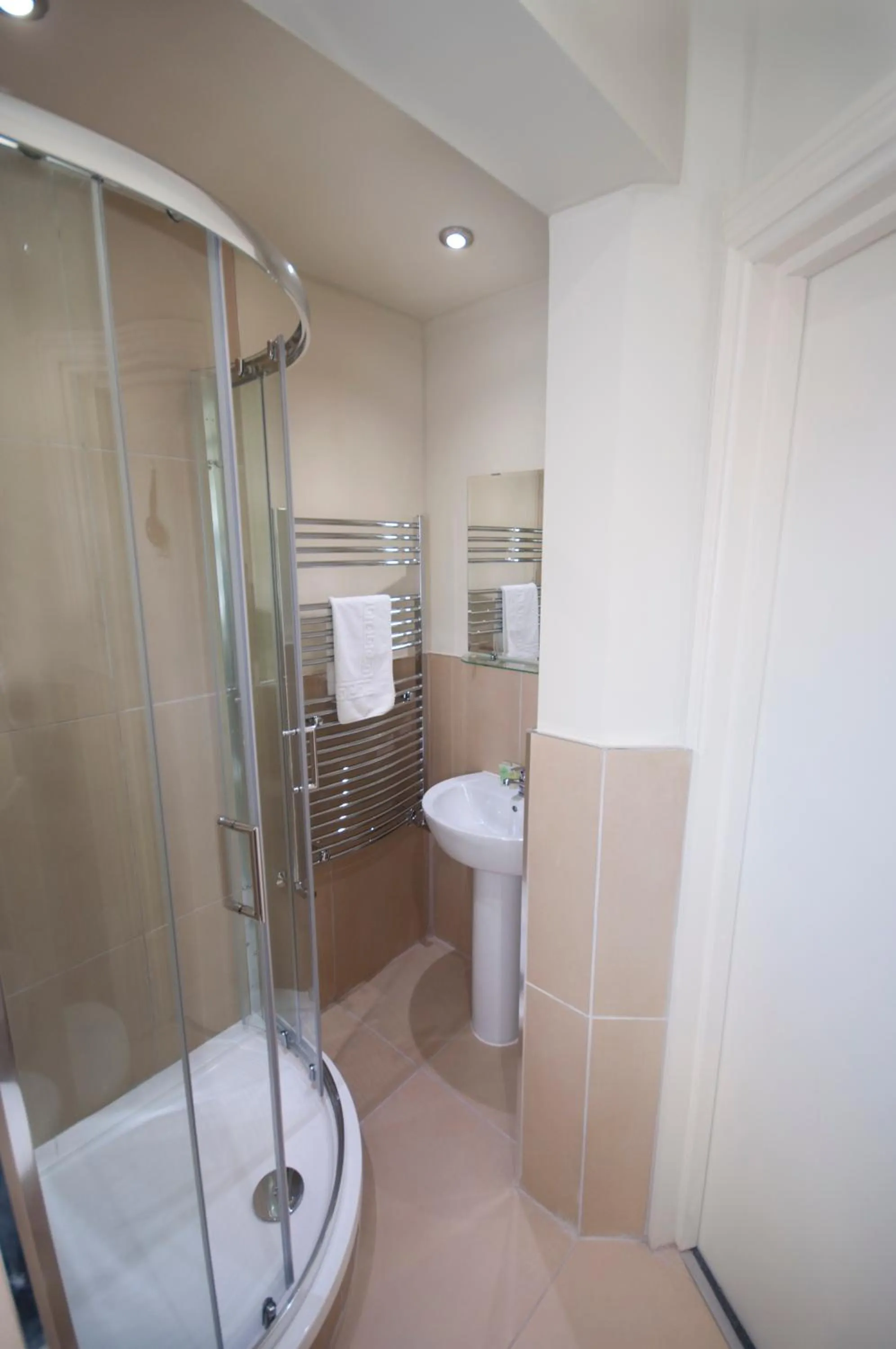 Bathroom in Palmerston Suites