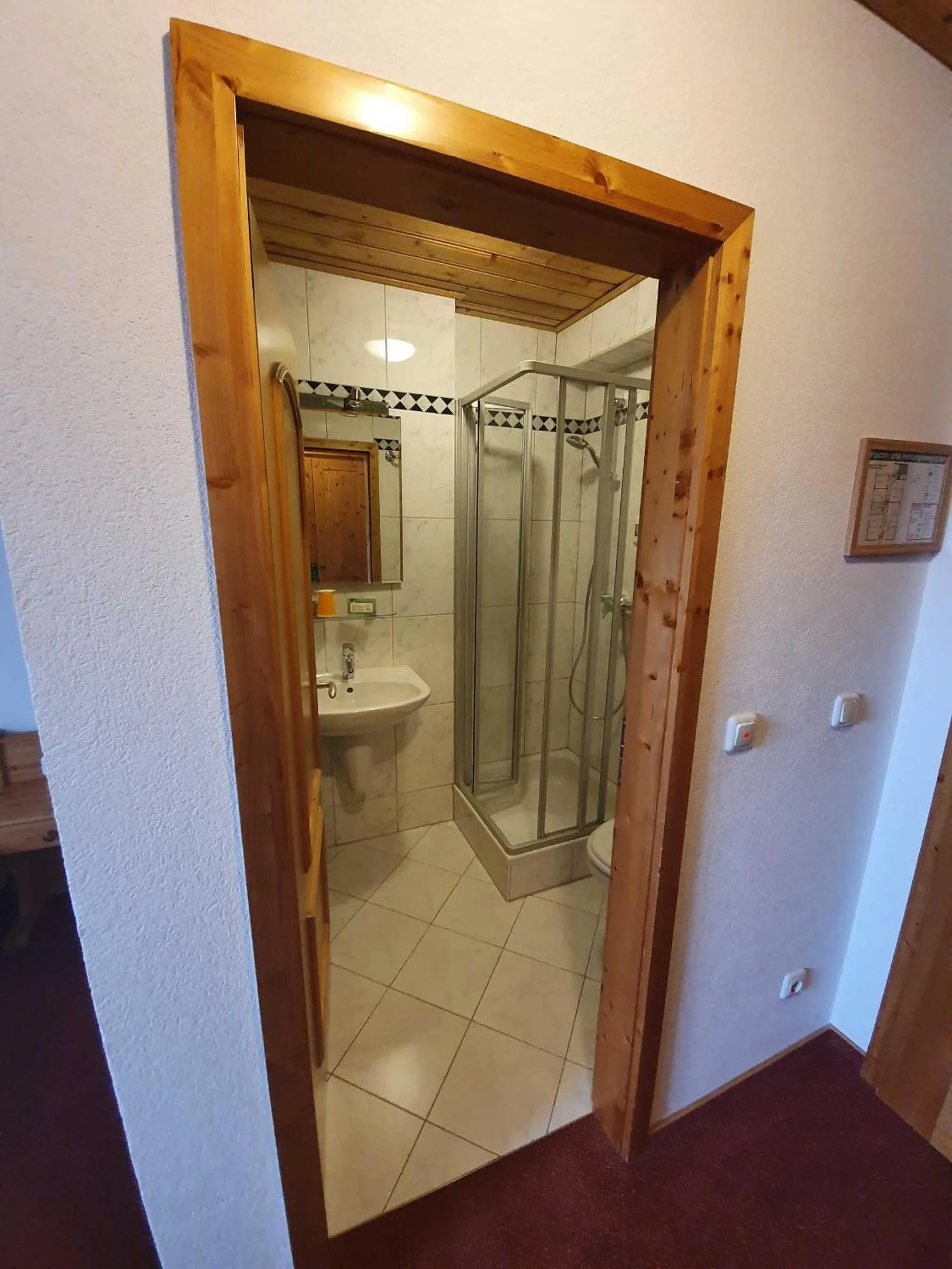 Bathroom in Landgasthof Brunnenwirt Zum Meenzer