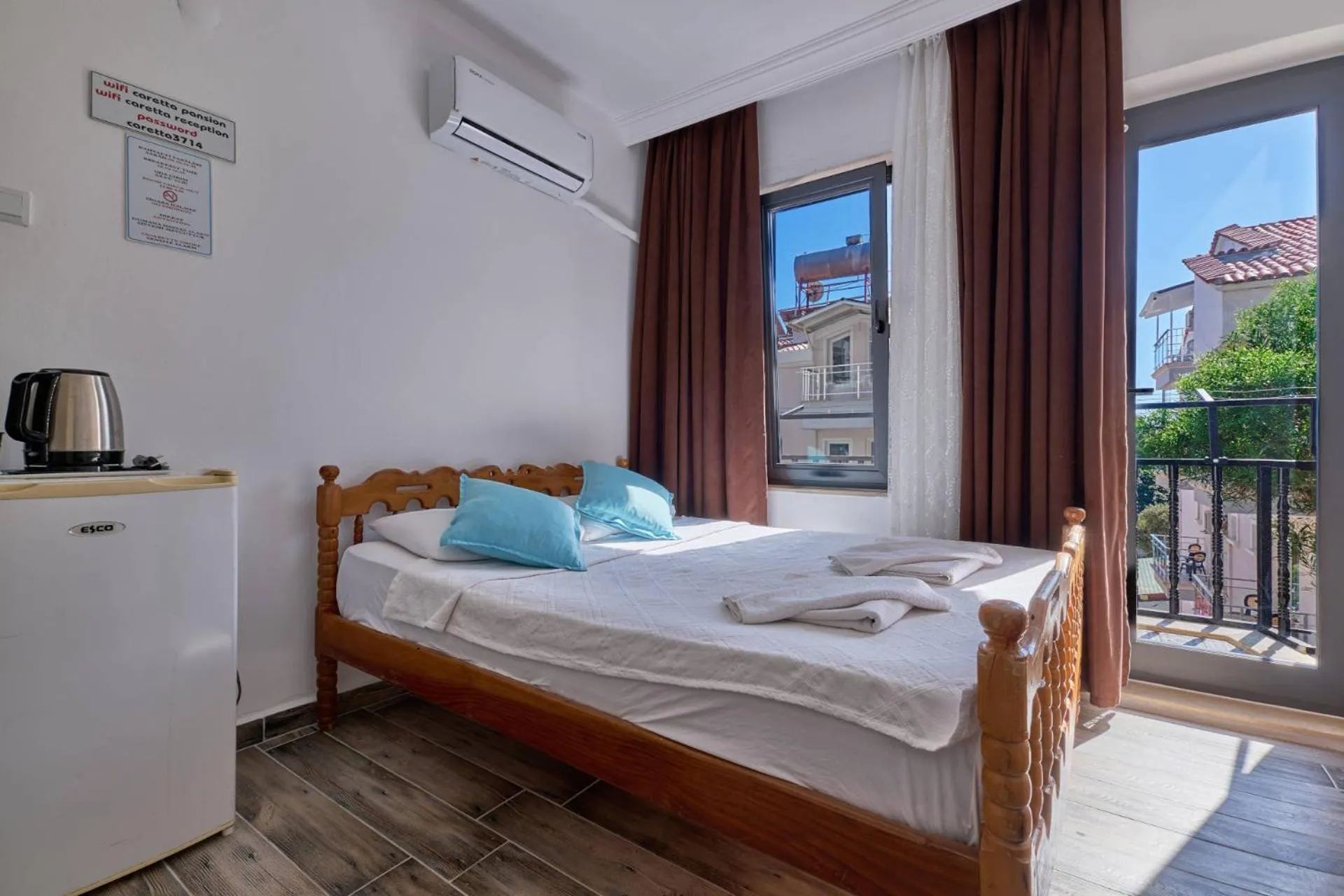 Bed in CARETTA PANSİYOn