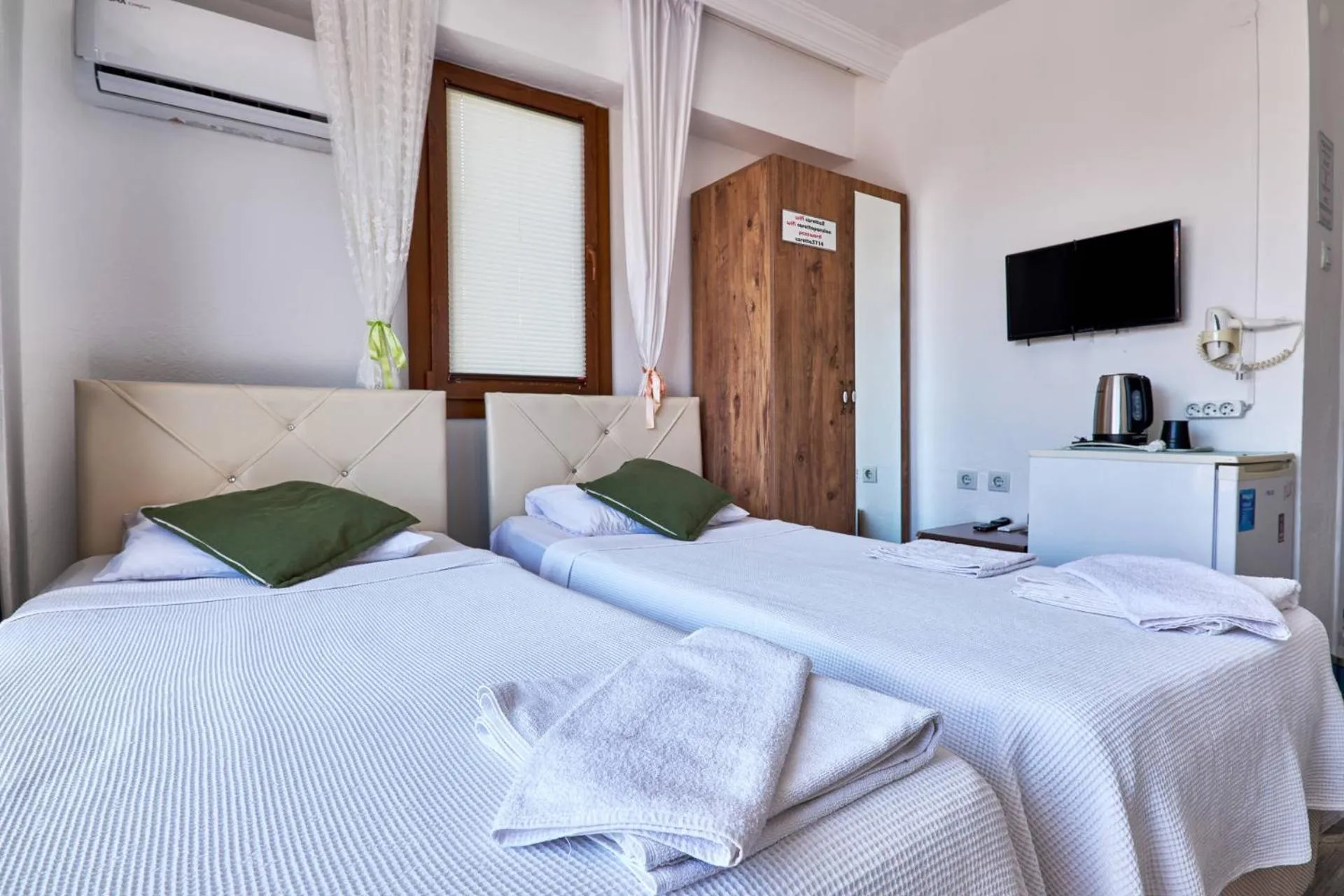 Bed in CARETTA PANSİYOn