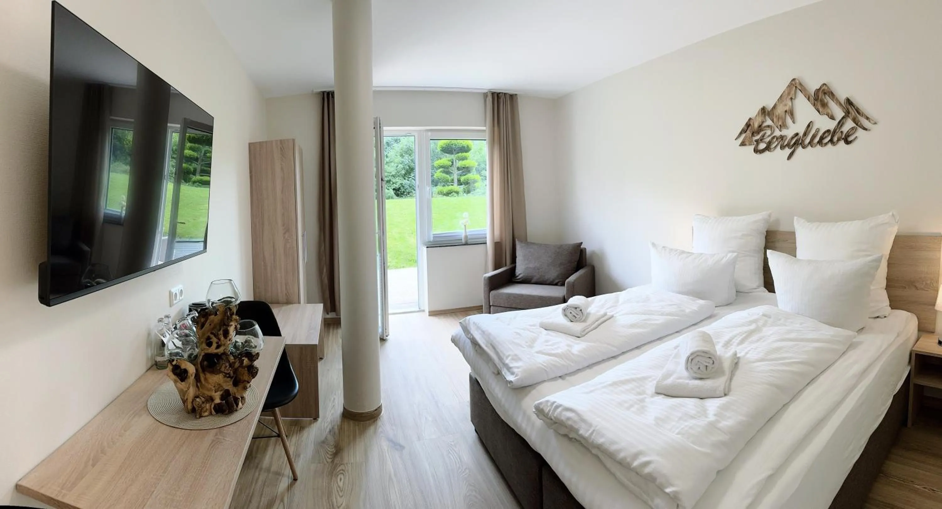 Bed in REGIOHOTEL Berghotel Ilsenburg - #Panoramablick #Wellness #Wallbox #GroßesAbendbuffet