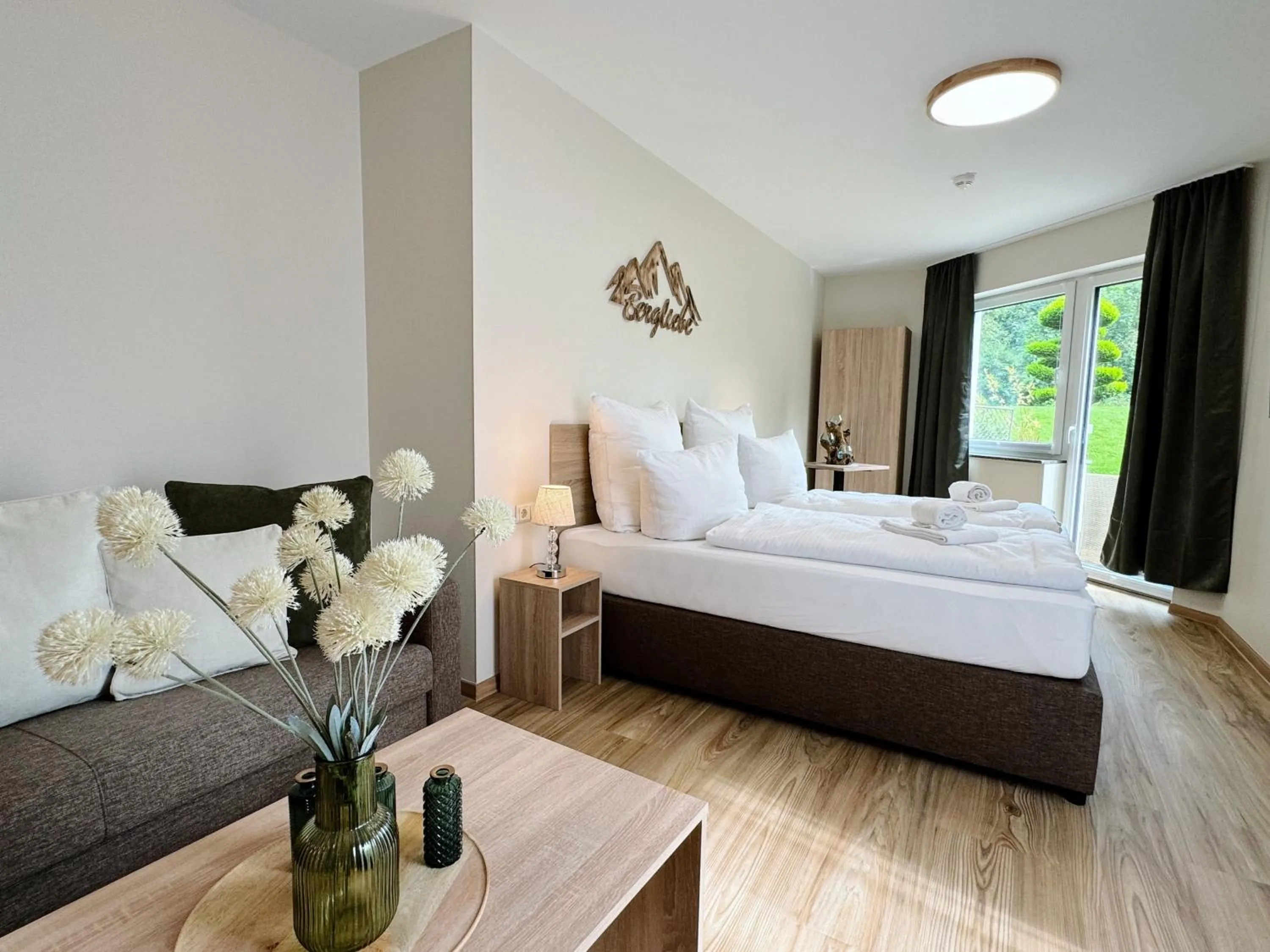 Bed in REGIOHOTEL Berghotel Ilsenburg - #Panoramablick #Wellness #Wallbox #GroßesAbendbuffet