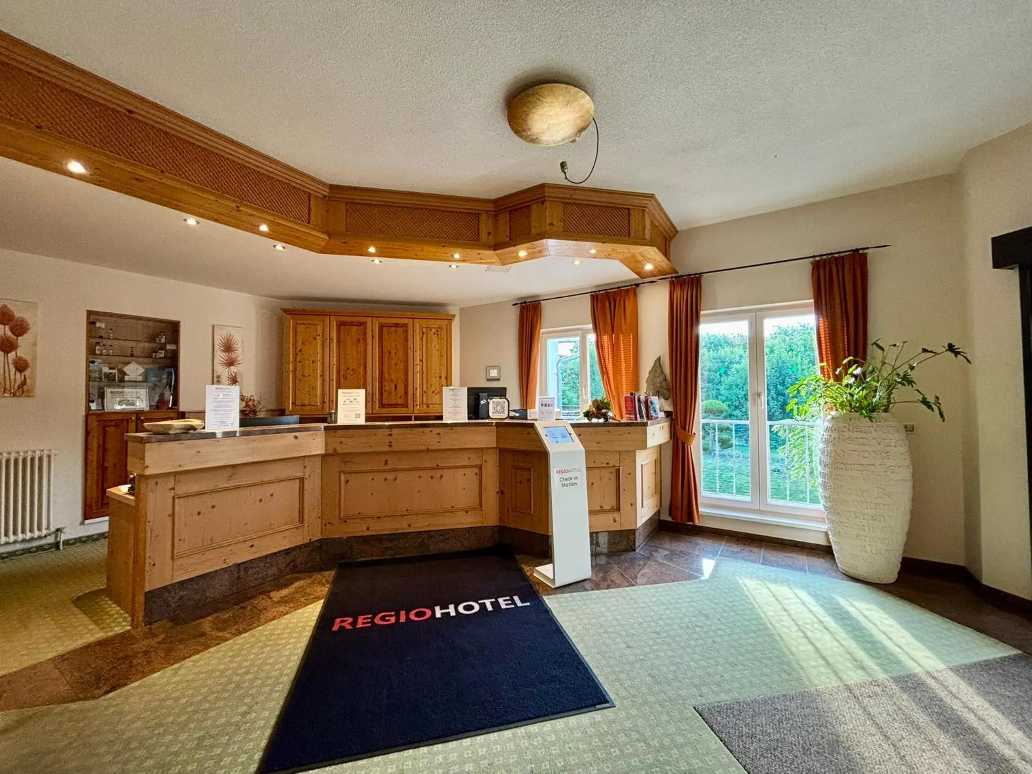 Lobby or reception in REGIOHOTEL Berghotel Ilsenburg - #Panoramablick #Wellness #Wallbox #GroßesAbendbuffet