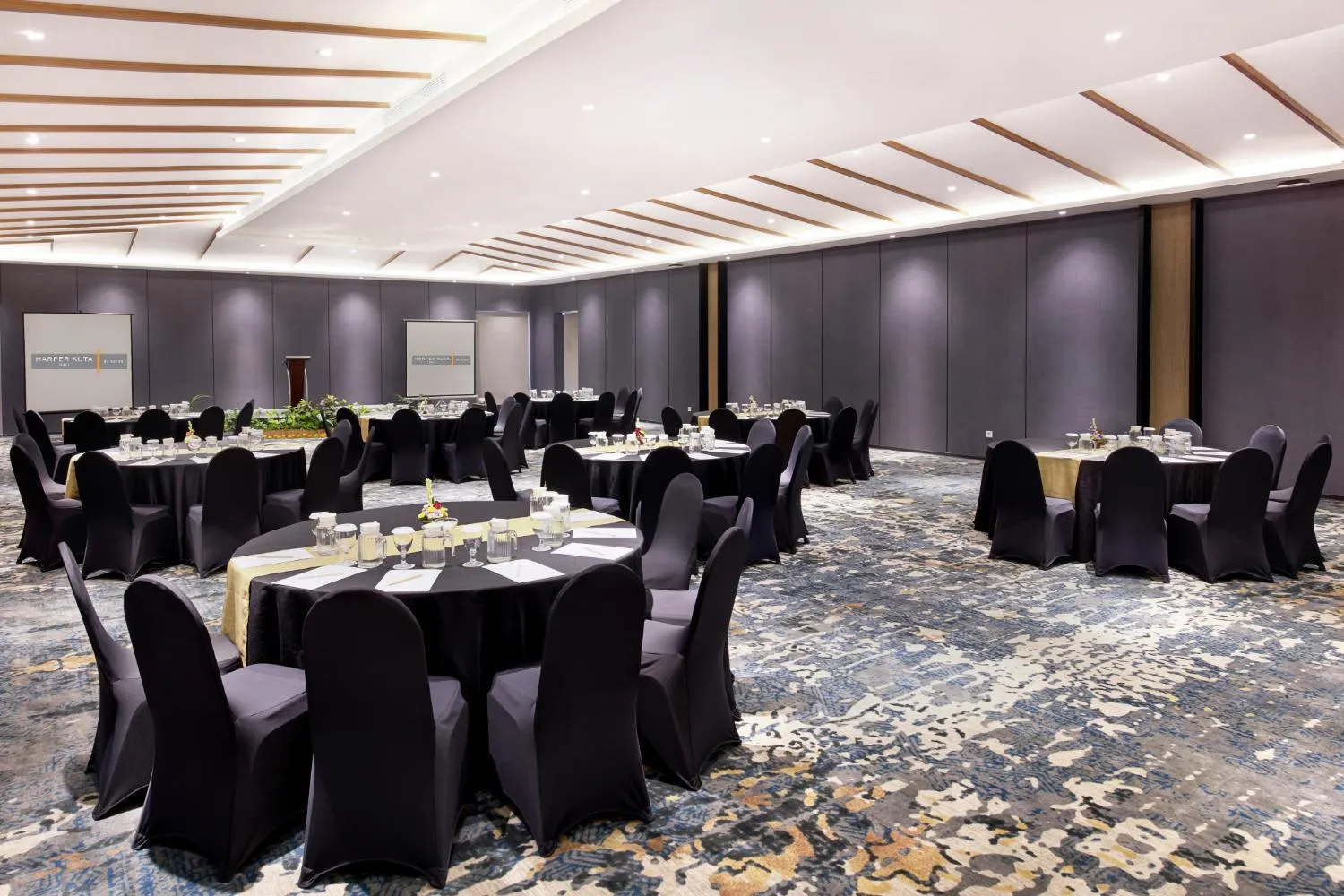 Meeting/conference room in Harper Kuta Hotel by ASTON