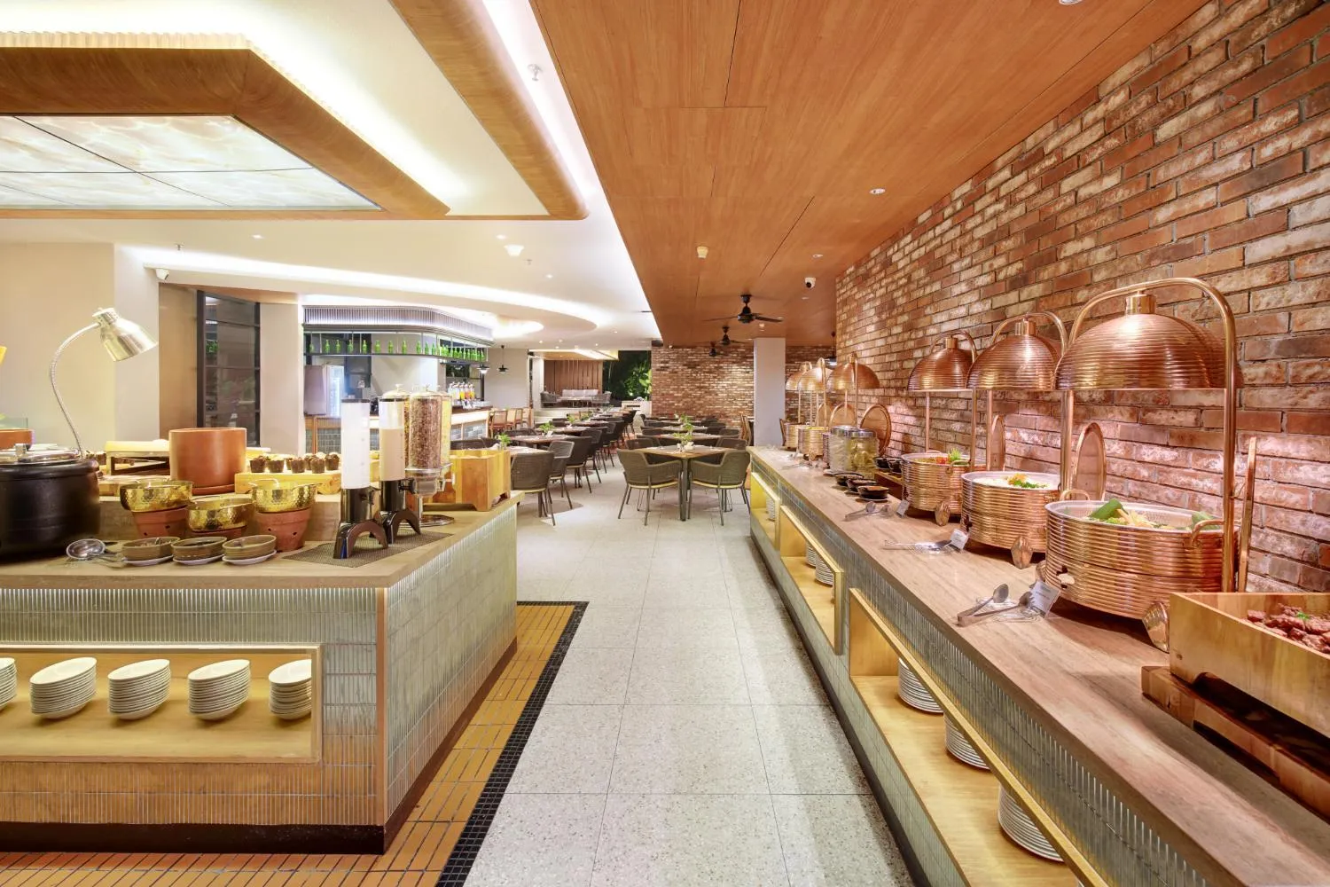 Restaurant/places to eat in Harper Kuta Hotel by ASTON